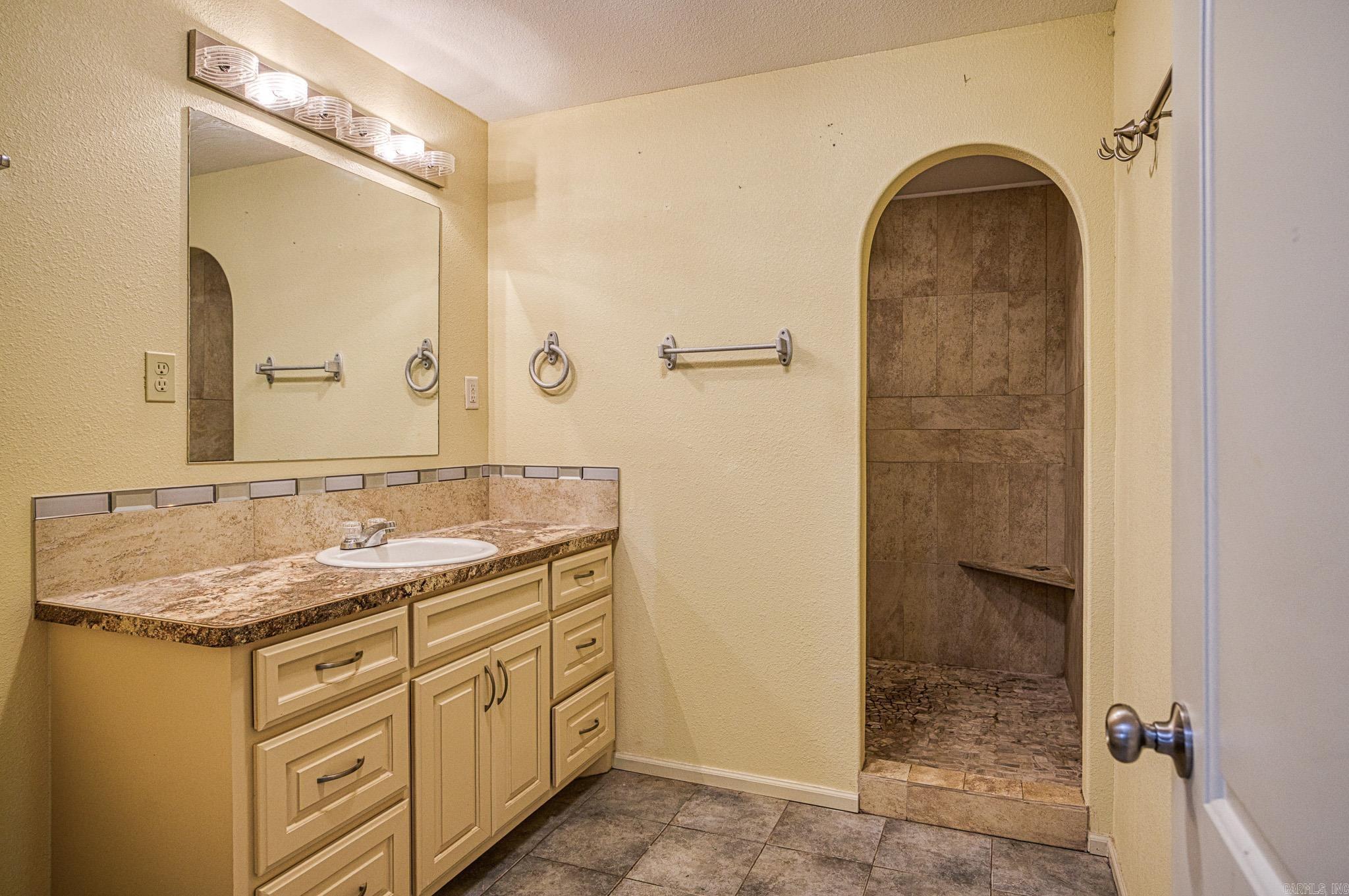 103 Bayshore Drive Magnet Cove, AR 72104