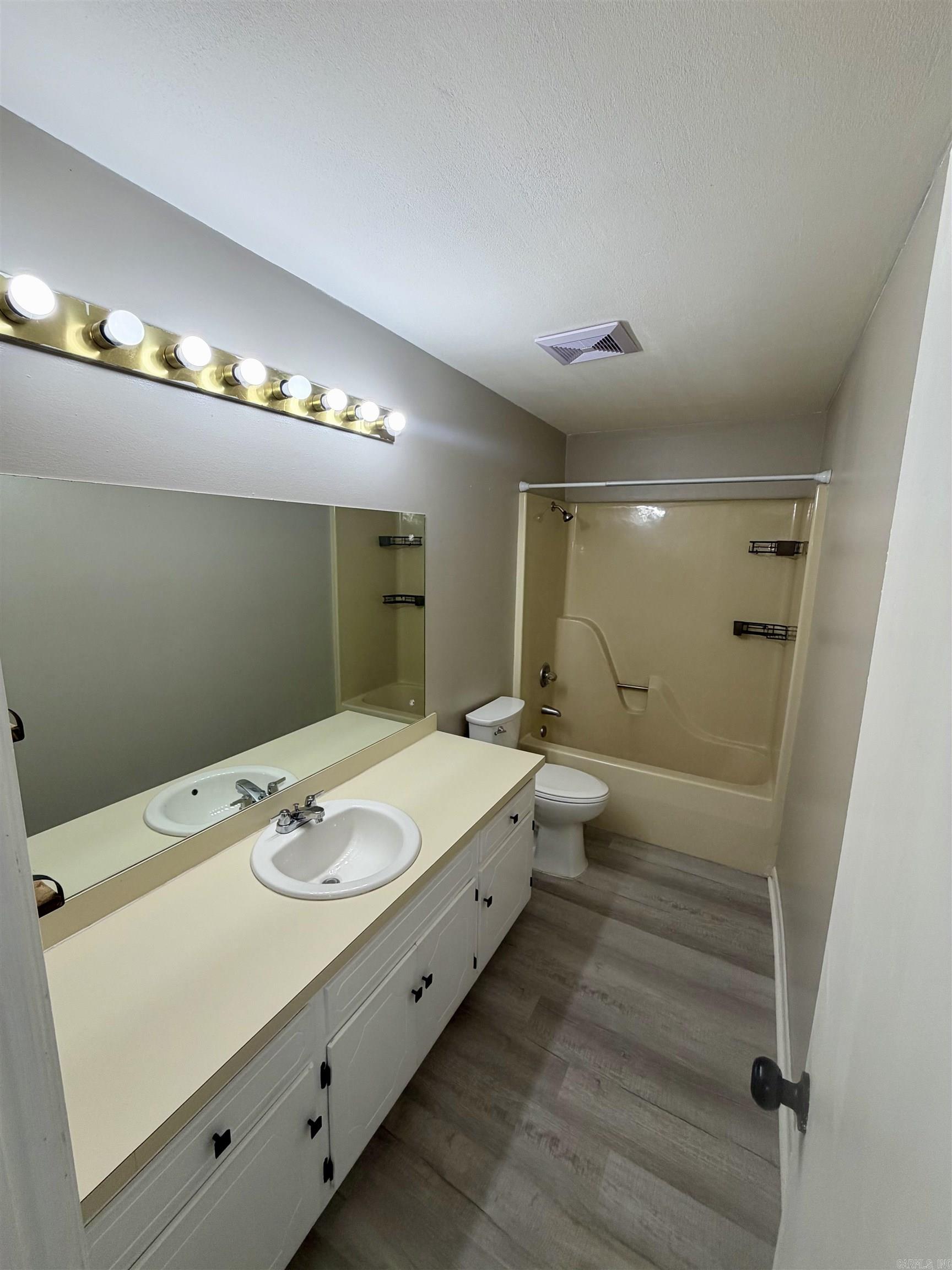 215 Joy Dr  Searcy, AR