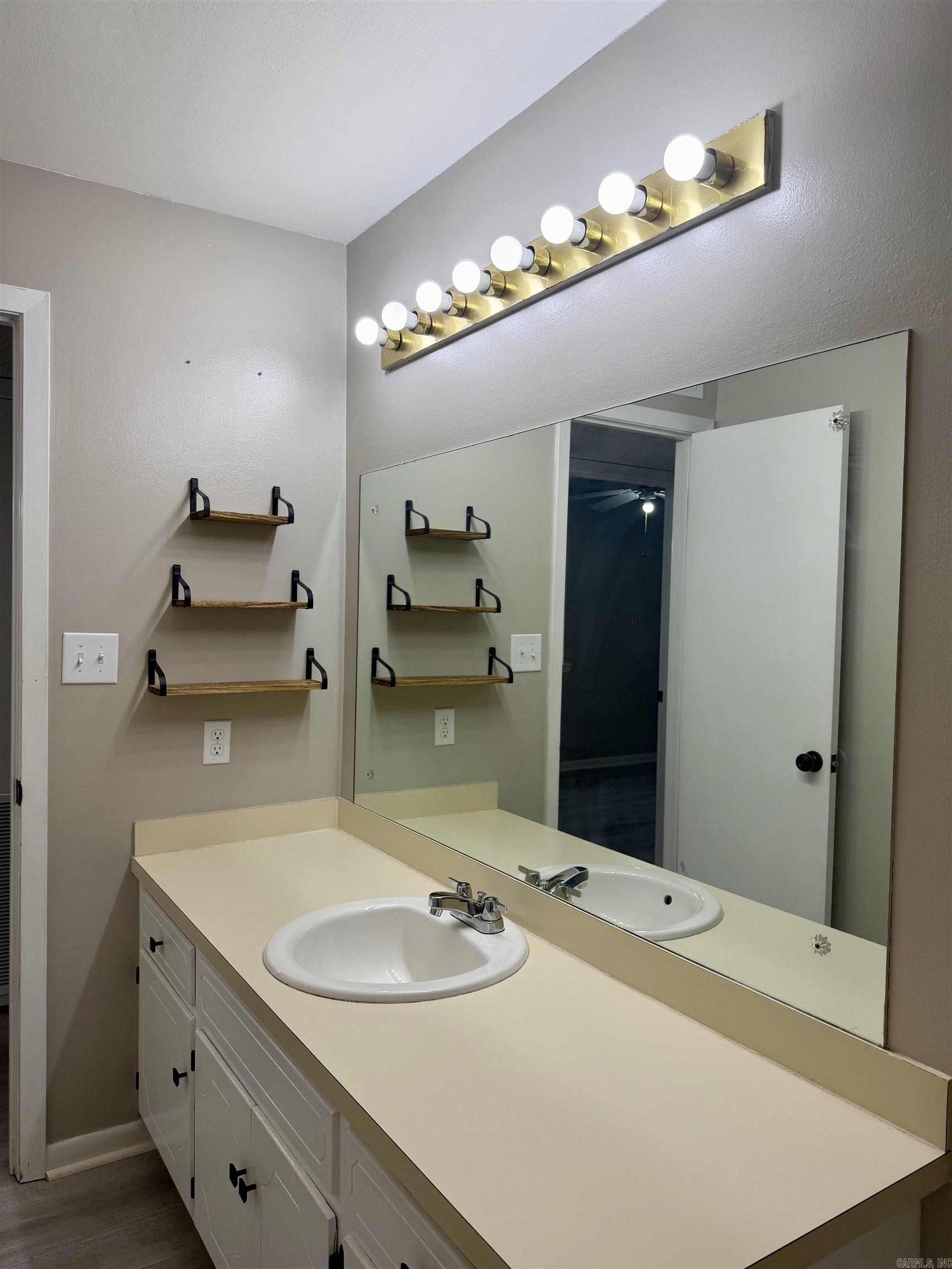 215 Joy Dr  Searcy, AR