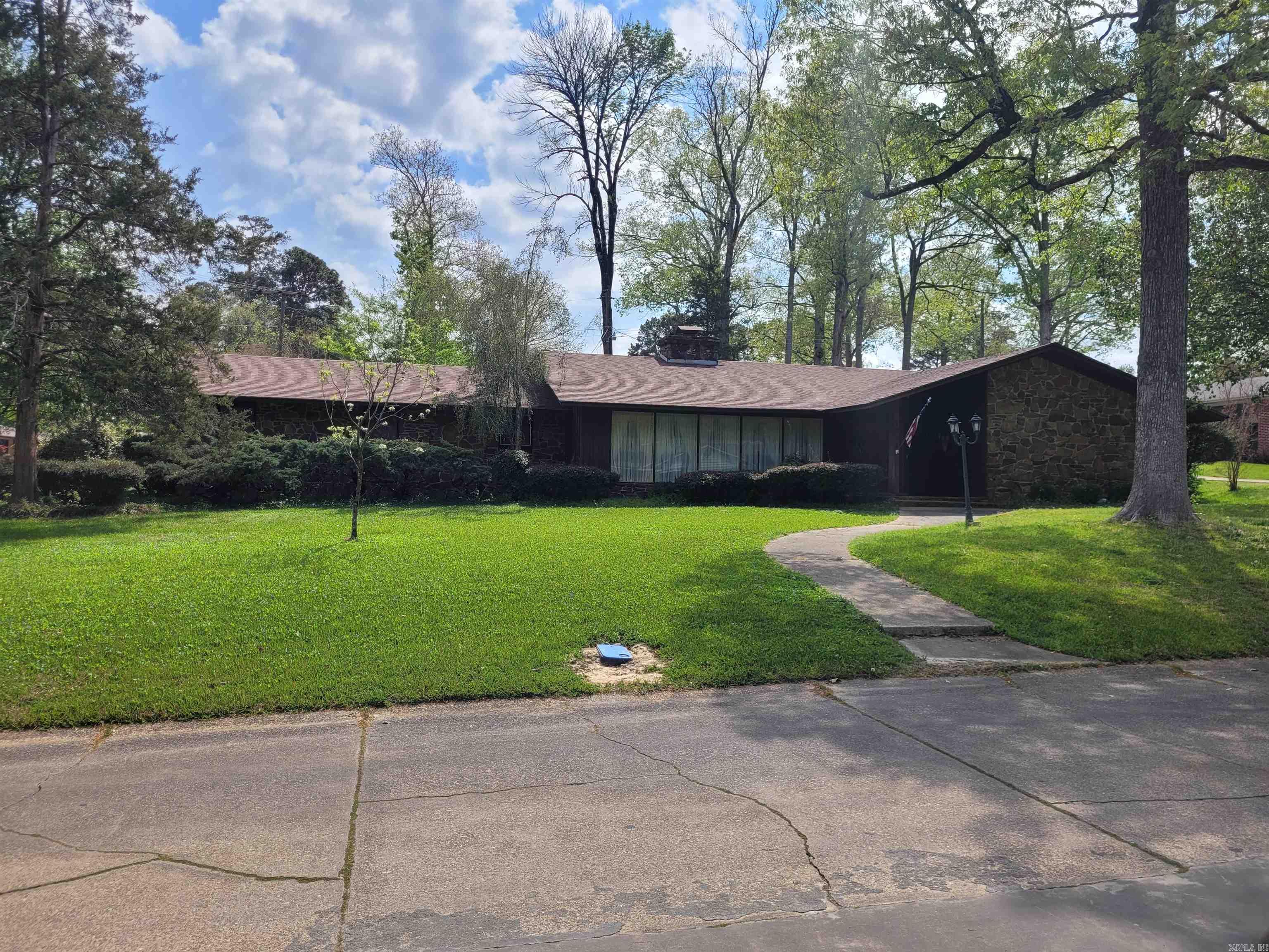 1901 W Oak Street El Dorado, AR 71730