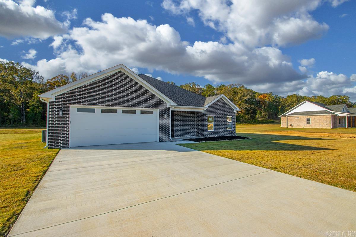 1112 Duke Drive Bauxite, AR 72011