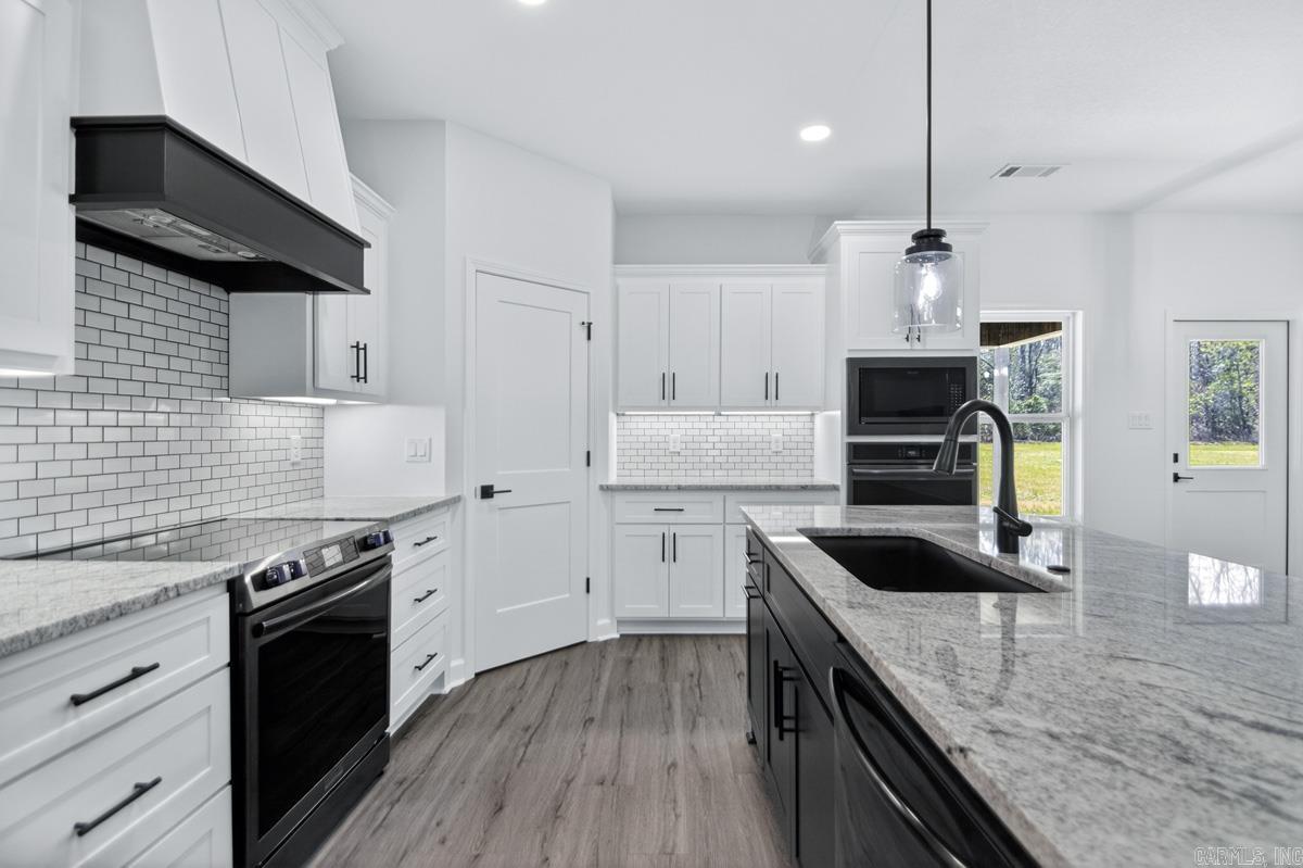 1112 Duke Drive Bauxite, AR 72011