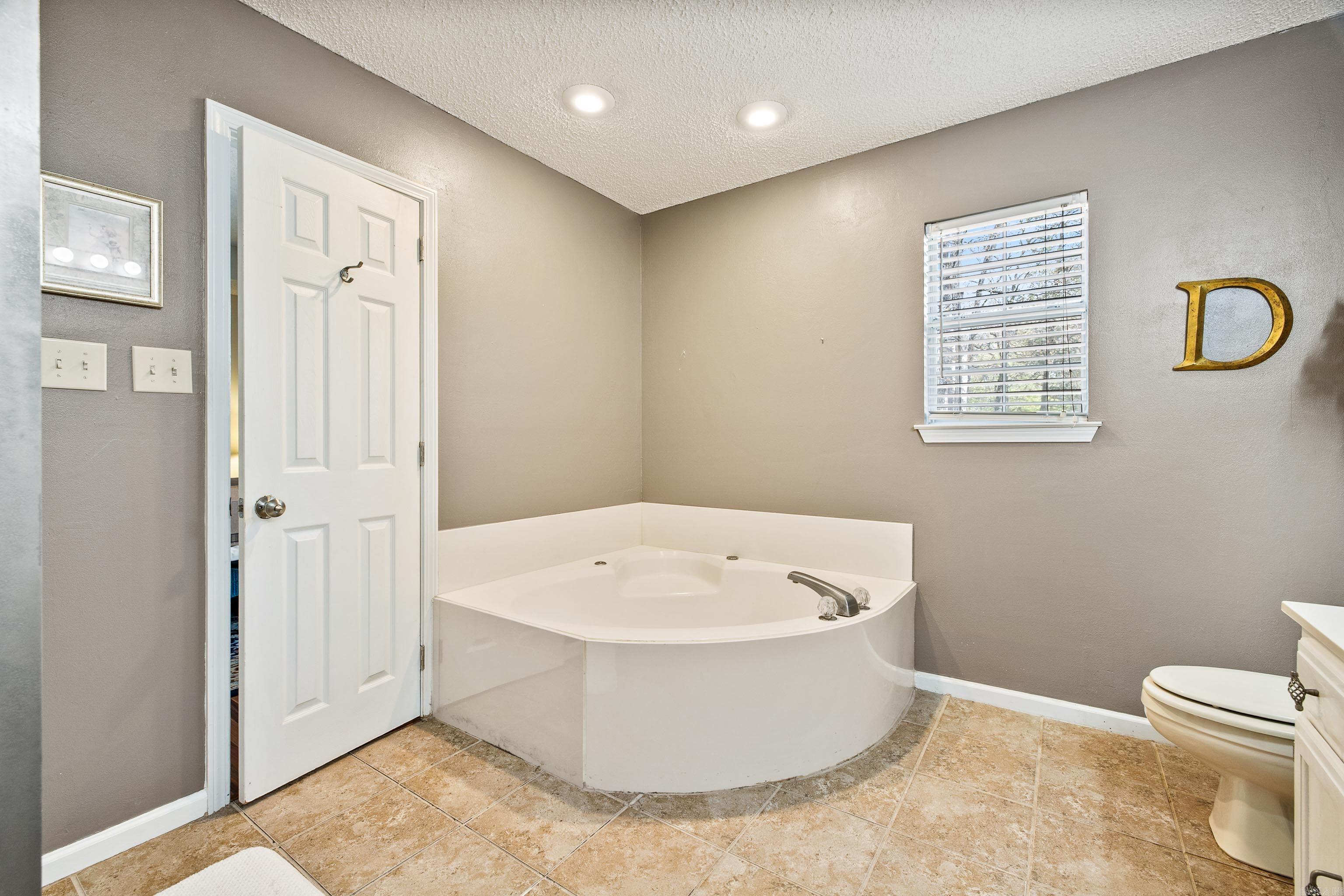 60 Vantage Drive Maumelle, AR 72113