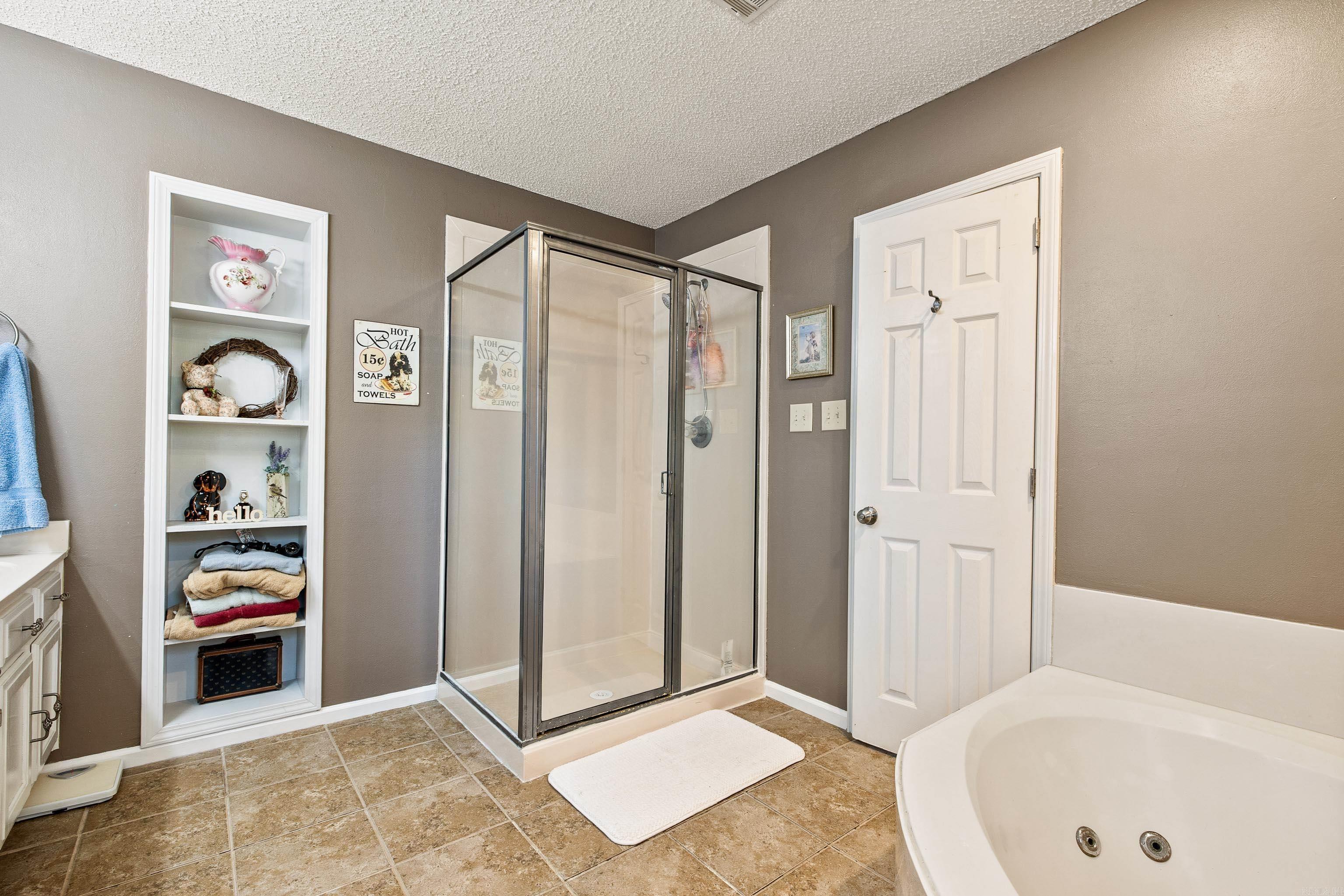 60 Vantage Drive Maumelle, AR 72113