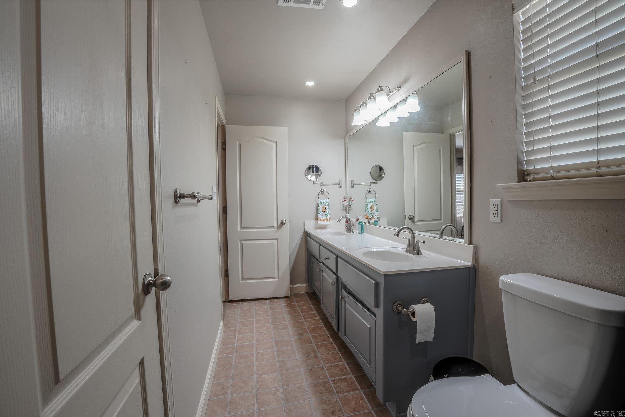 35 Garden Oaks Drive Maumelle, AR 72113