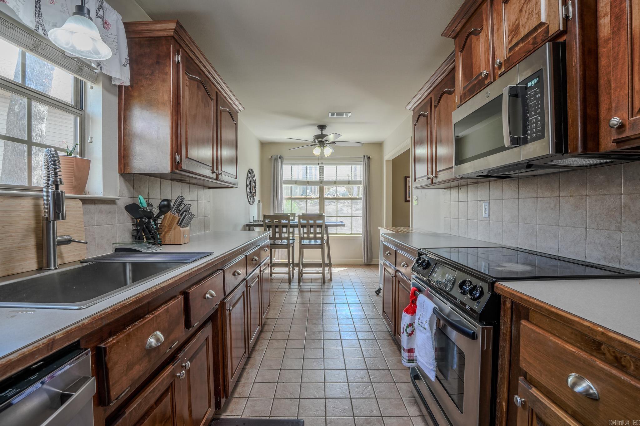 35 Garden Oaks Drive Maumelle, AR 72113