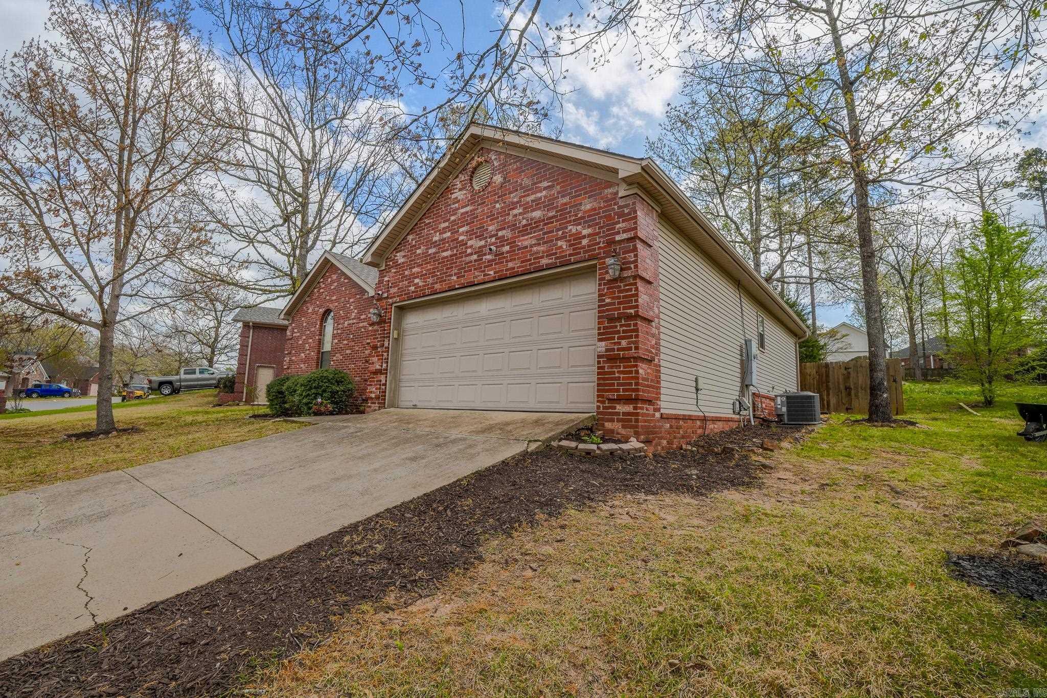 35 Garden Oaks Drive Maumelle, AR 72113