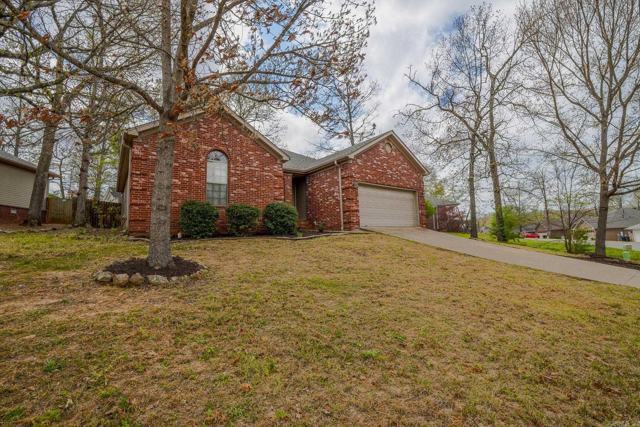 35 Garden Oaks Drive Maumelle, AR 72113