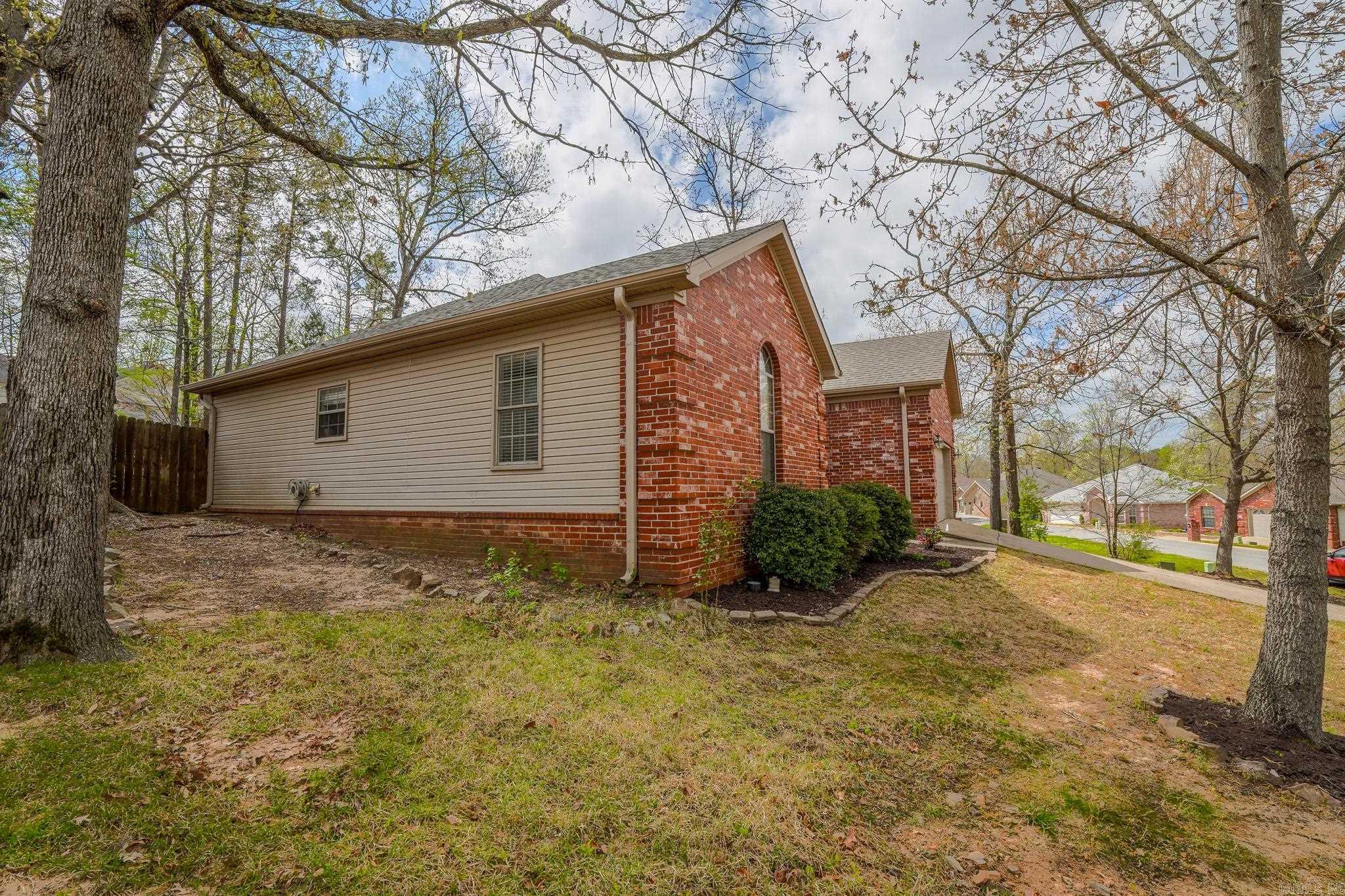 35 Garden Oaks Drive Maumelle, AR 72113