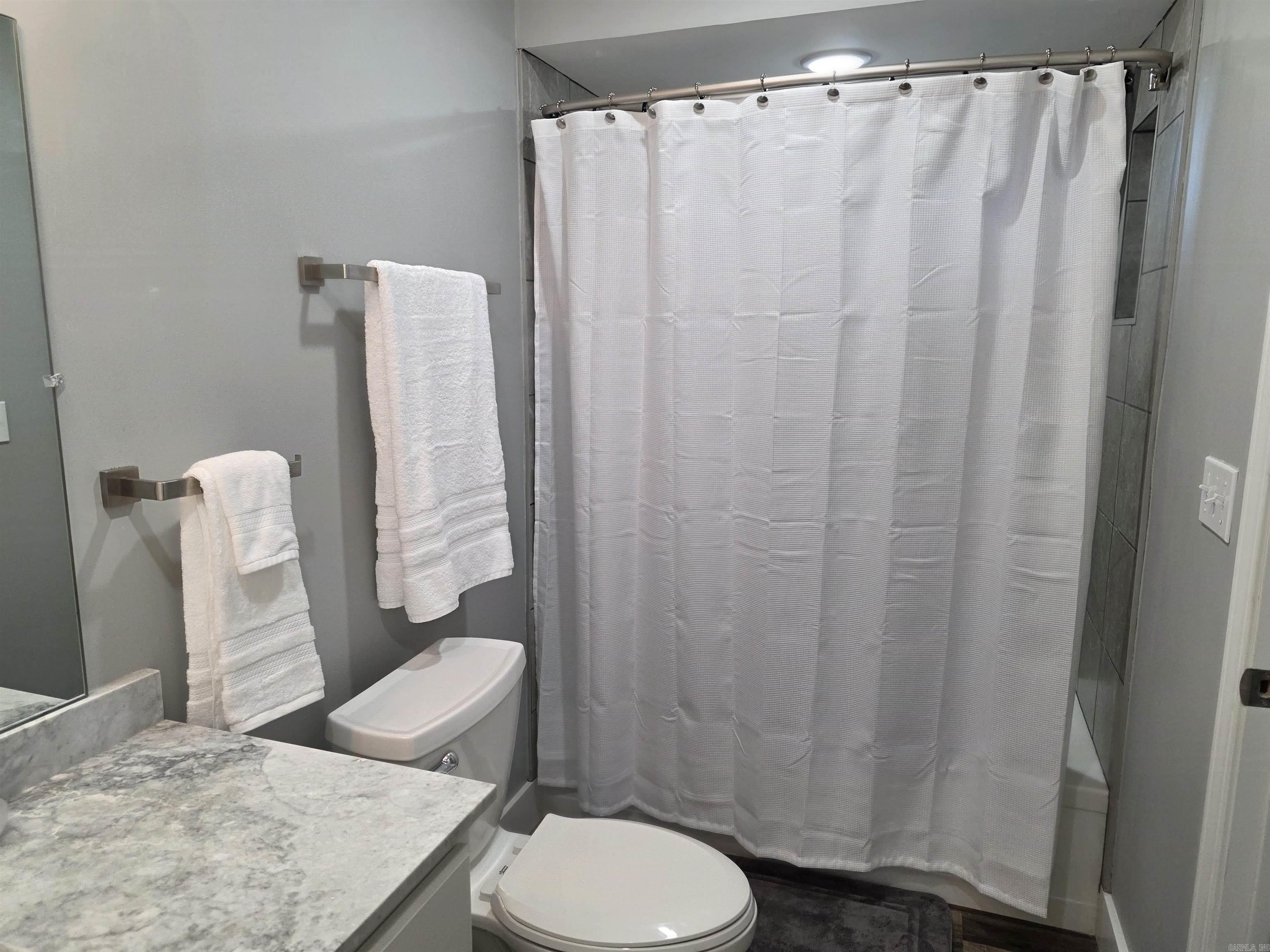 1000 Twin Coves  Greers Ferry, AR