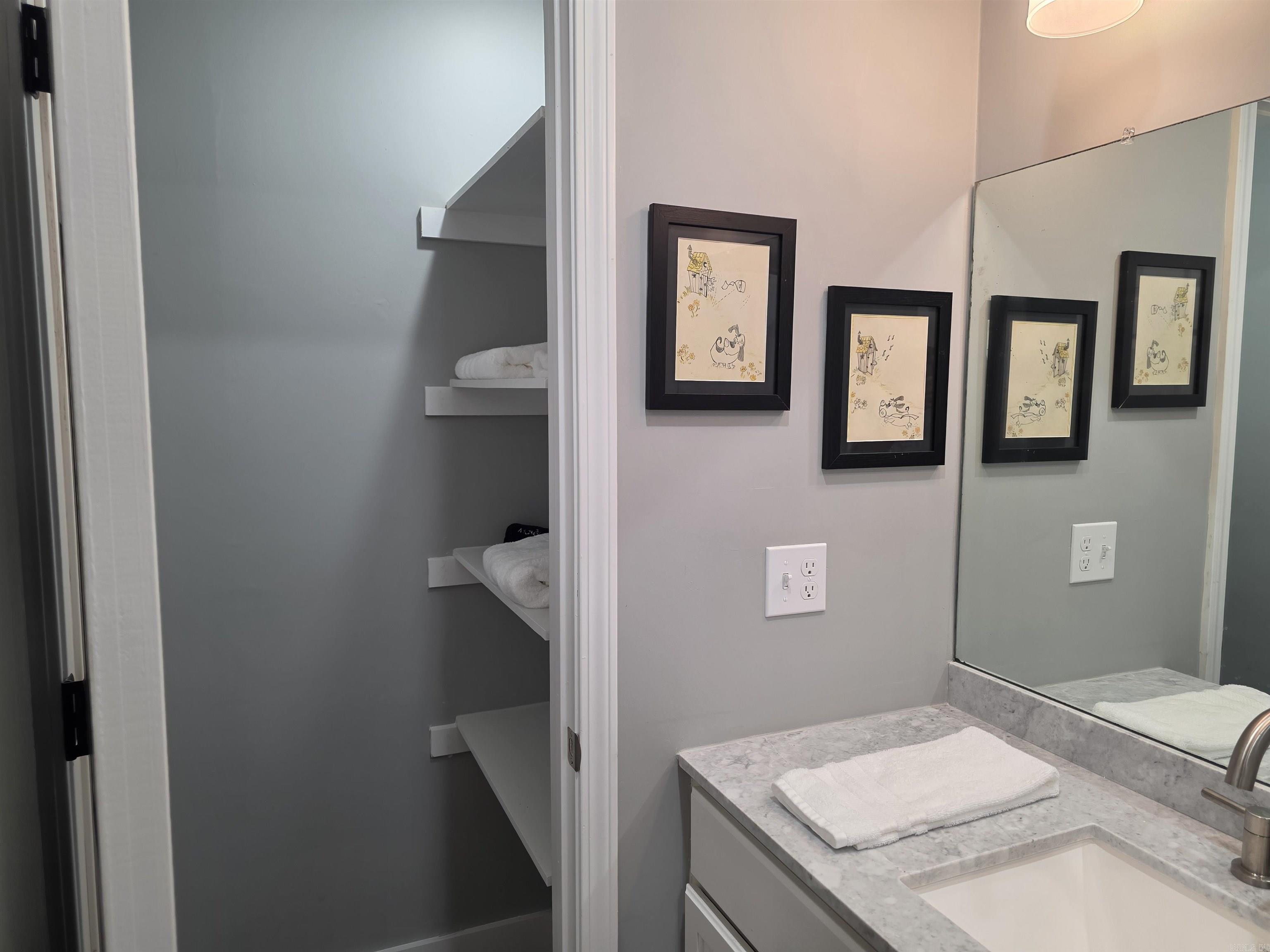 1000 Twin Coves  Greers Ferry, AR