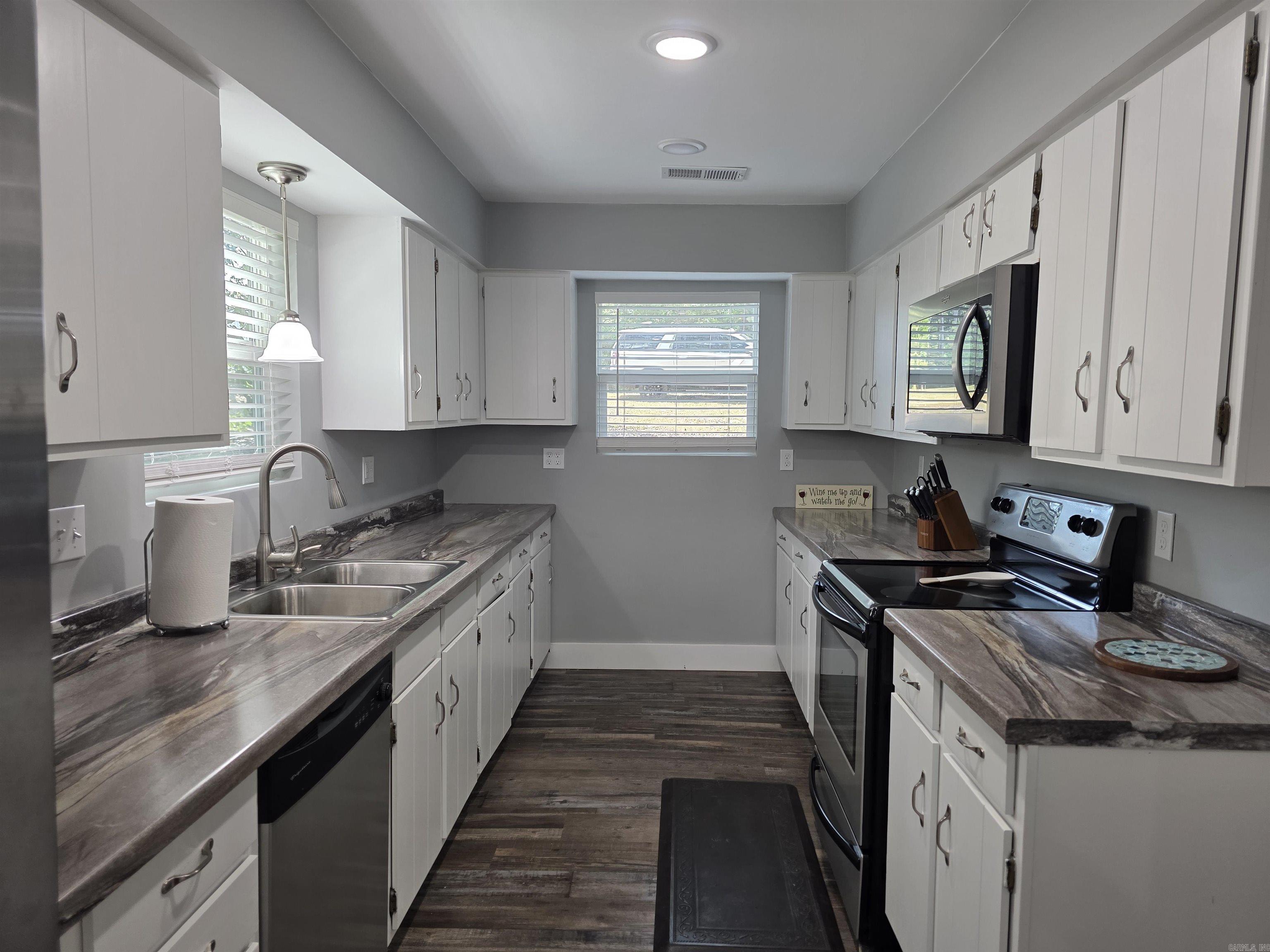 1000 Twin Coves  Greers Ferry, AR