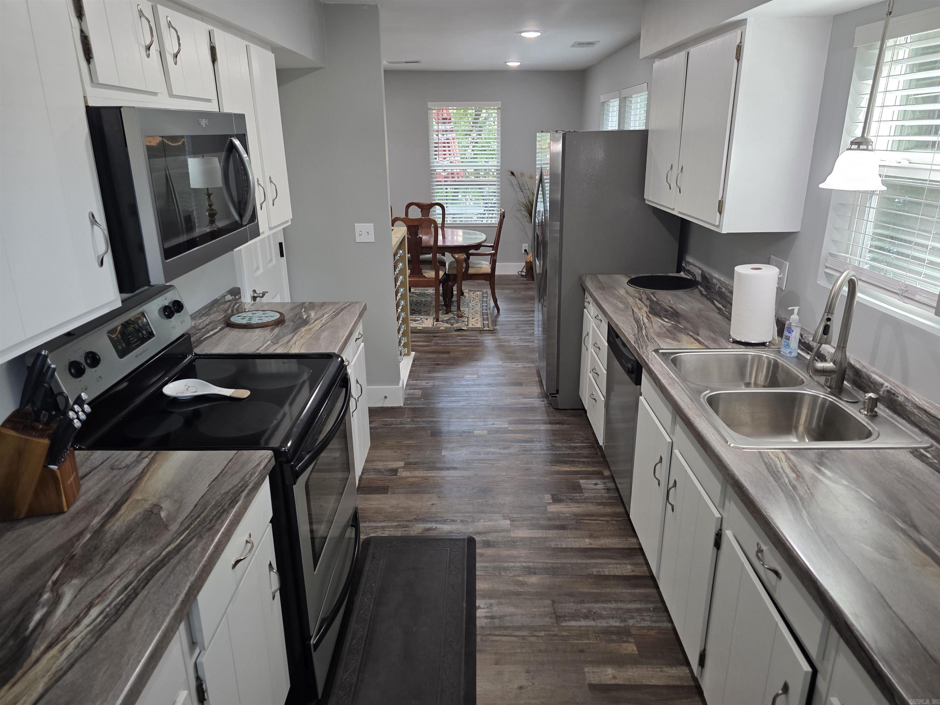 1000 Twin Coves  Greers Ferry, AR