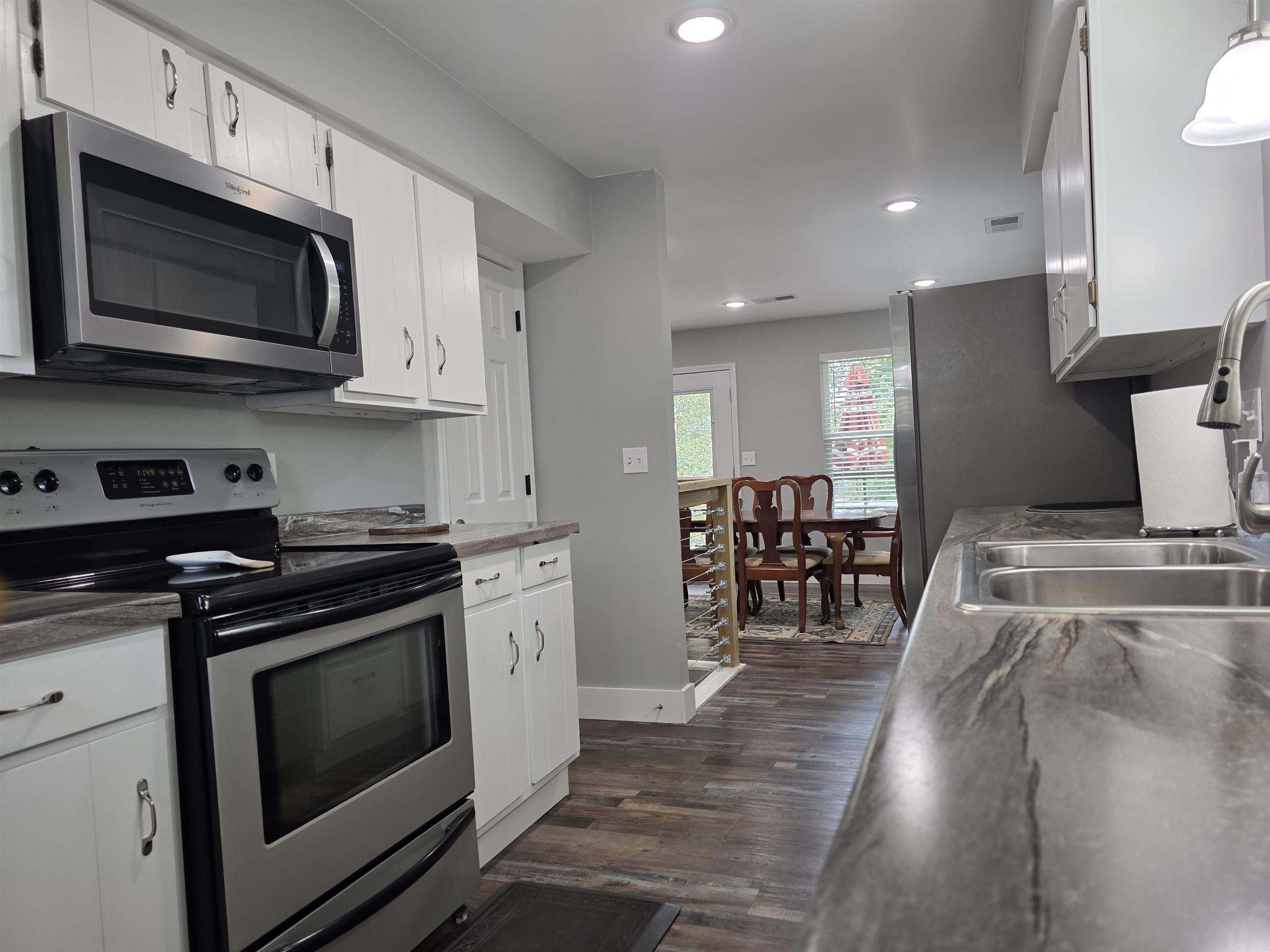 1000 Twin Coves  Greers Ferry, AR