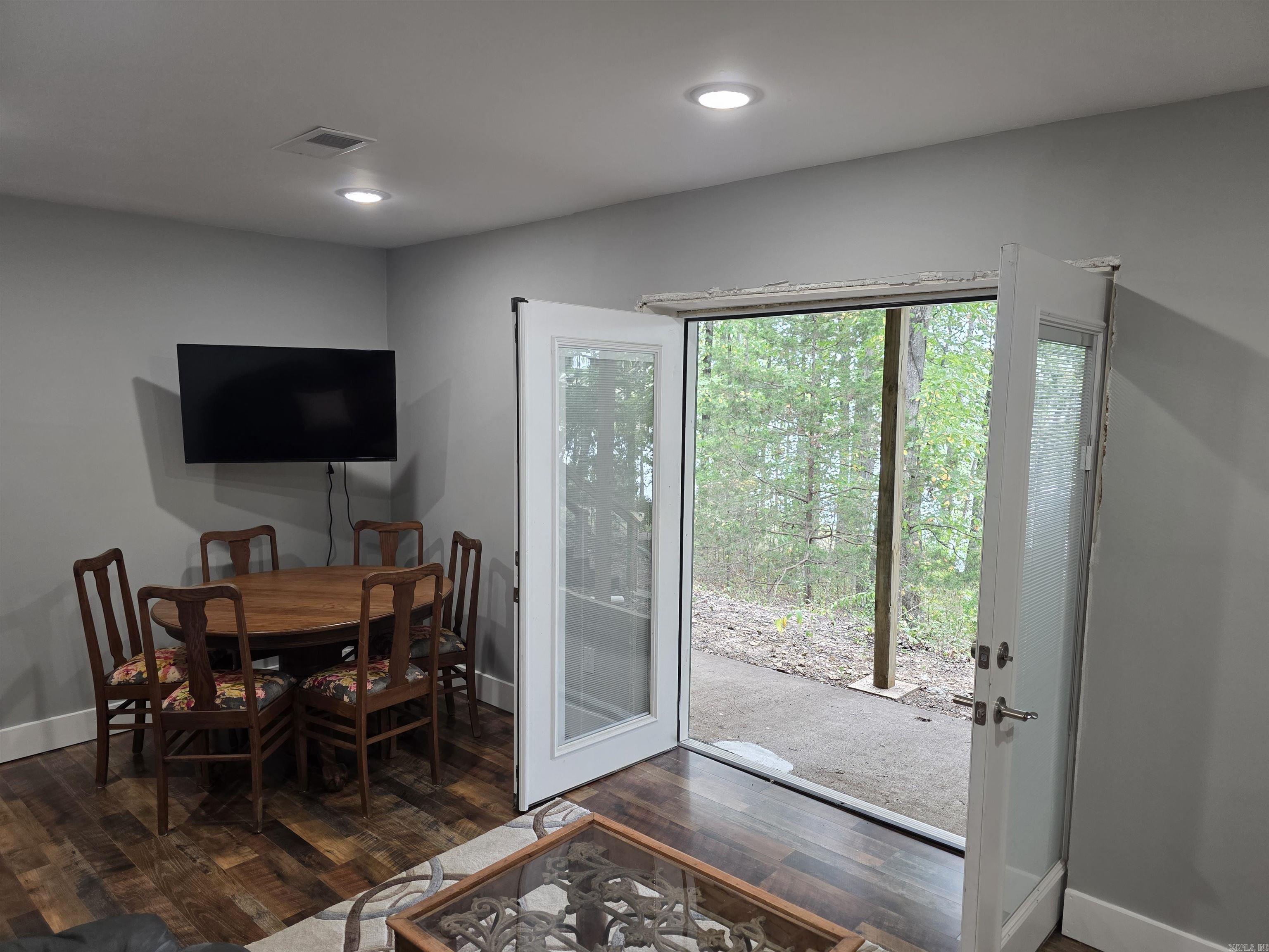 1000 Twin Coves  Greers Ferry, AR