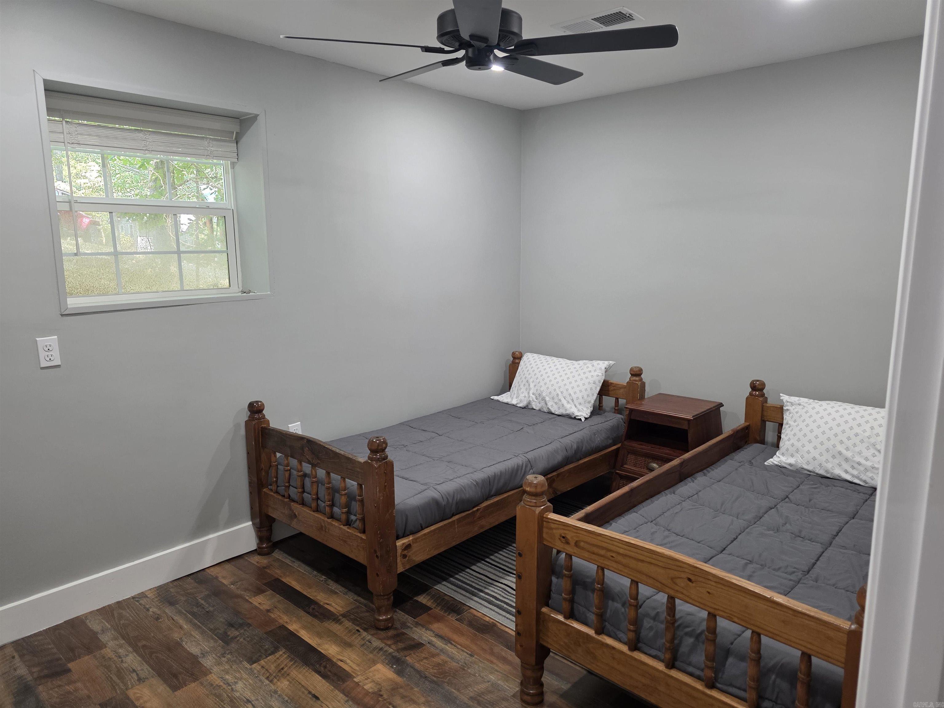 1000 Twin Coves  Greers Ferry, AR