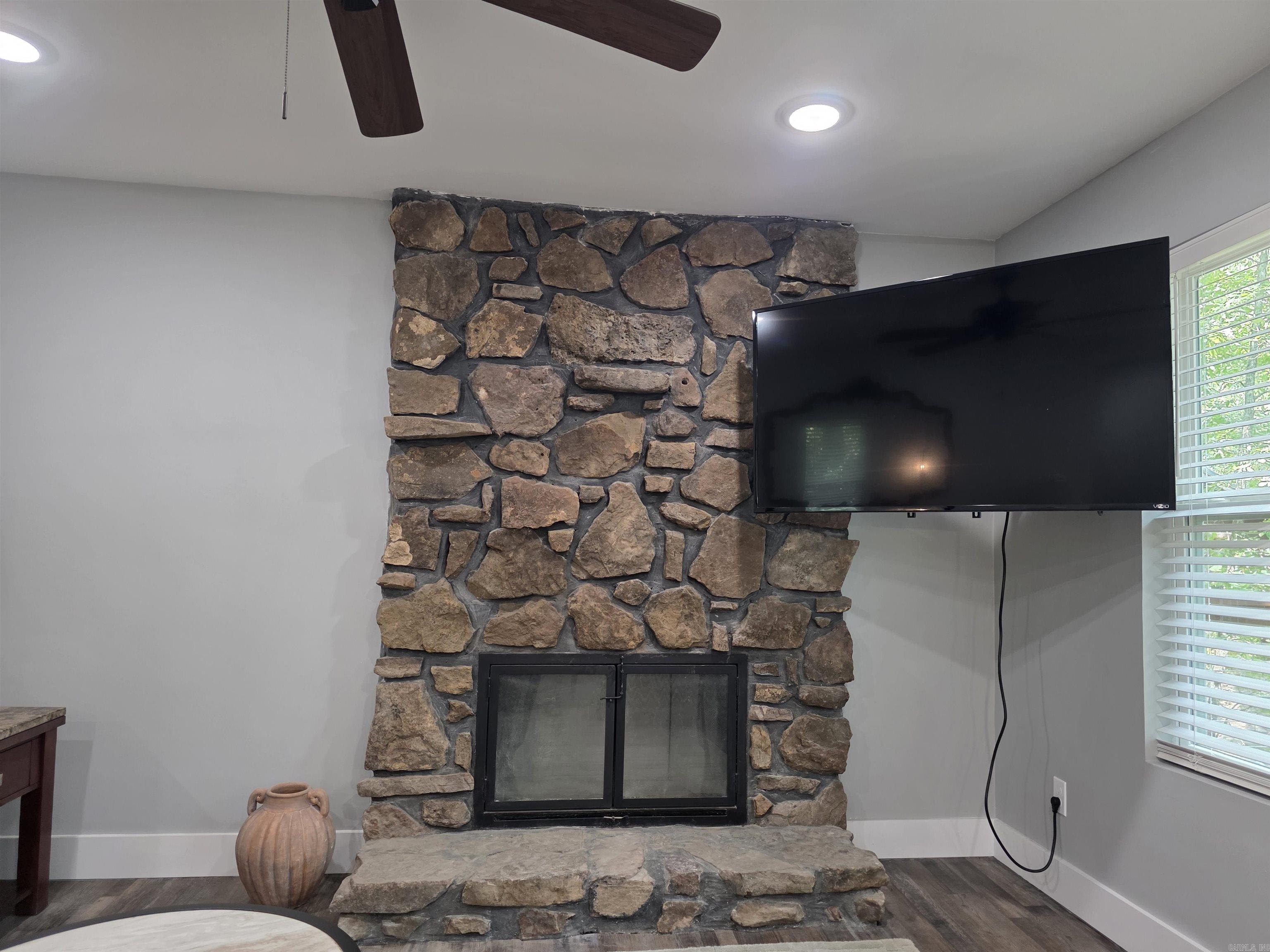 1000 Twin Coves  Greers Ferry, AR