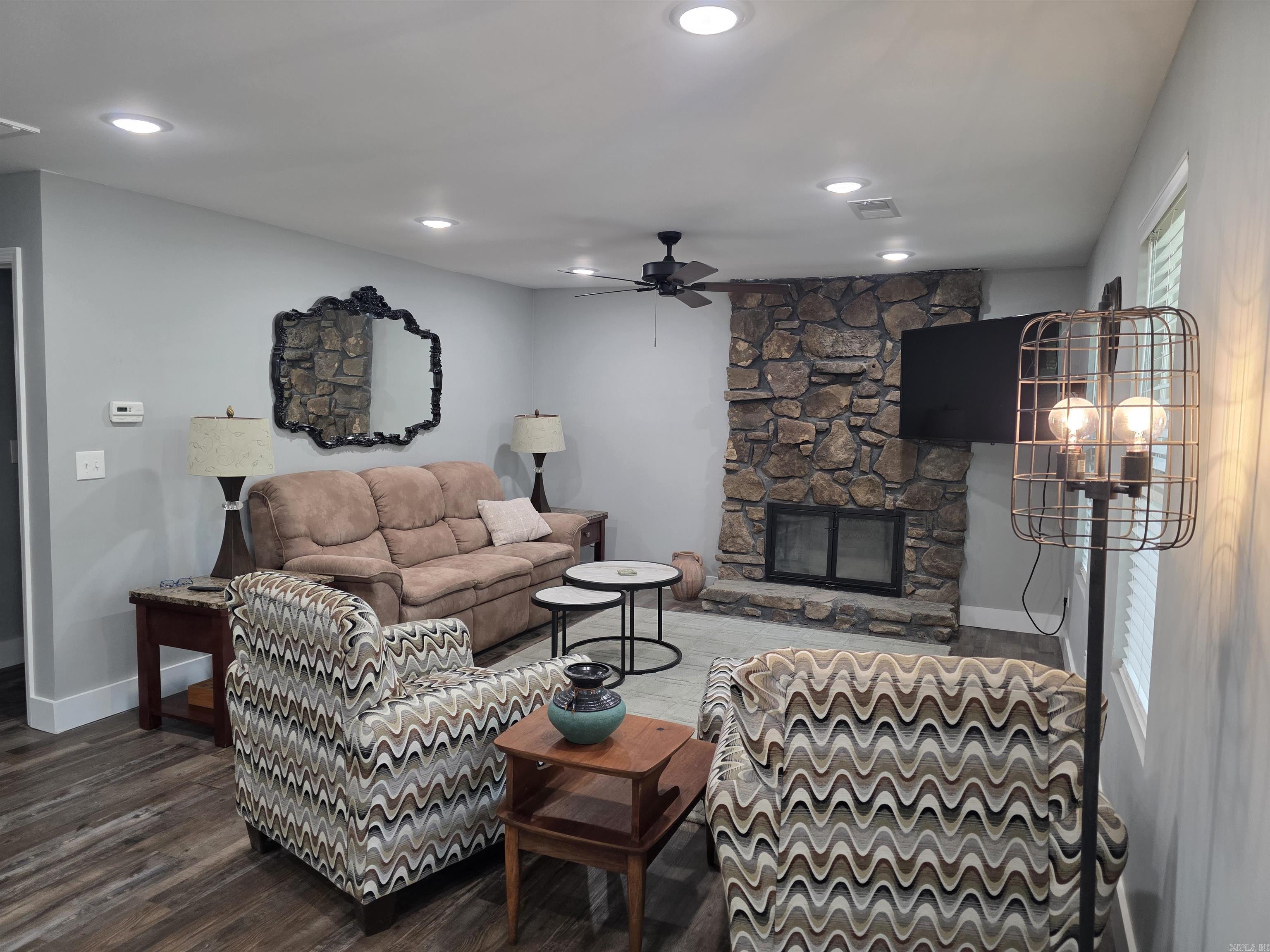 1000 Twin Coves  Greers Ferry, AR