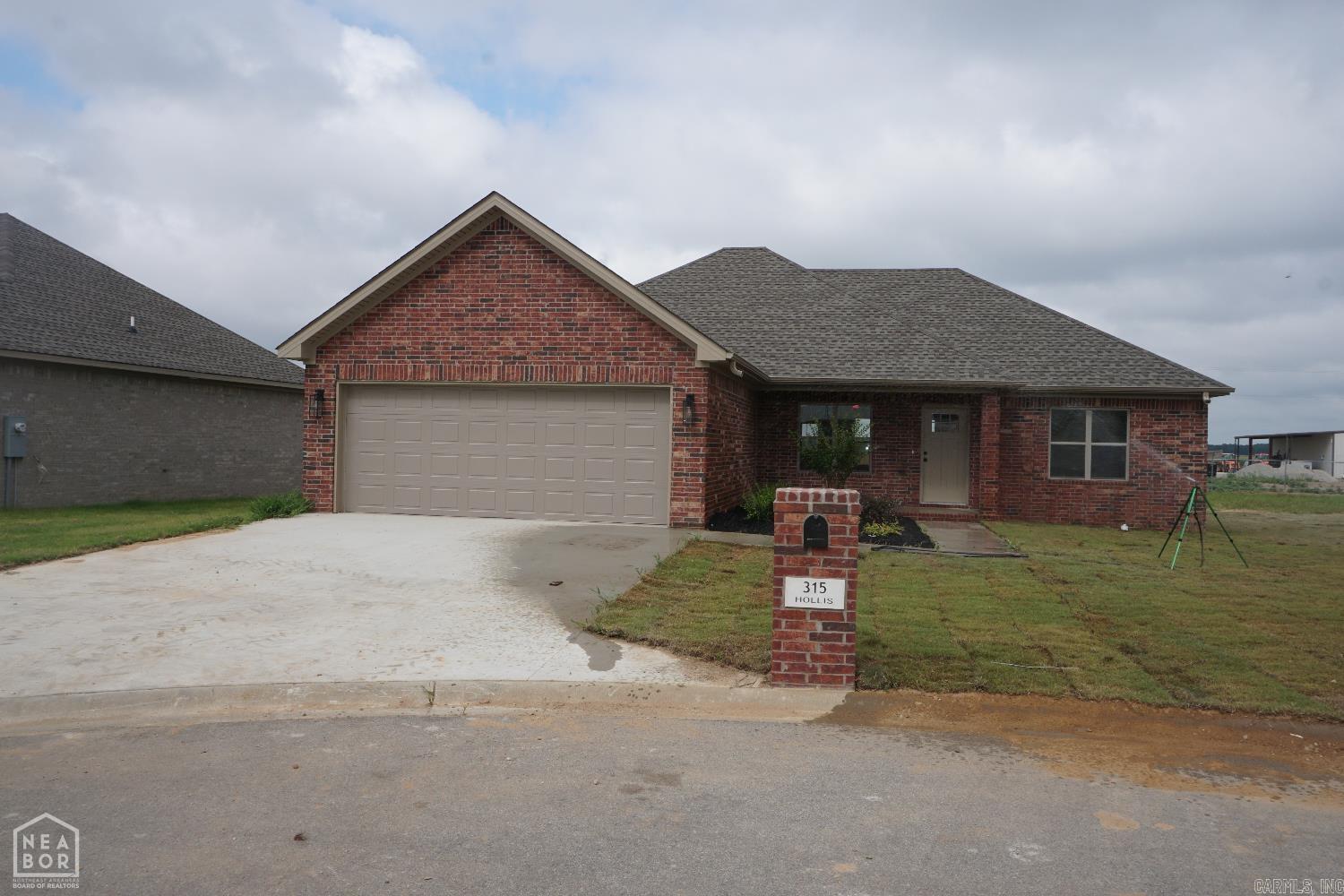 315 Hollis Cove Bono, AR 72416