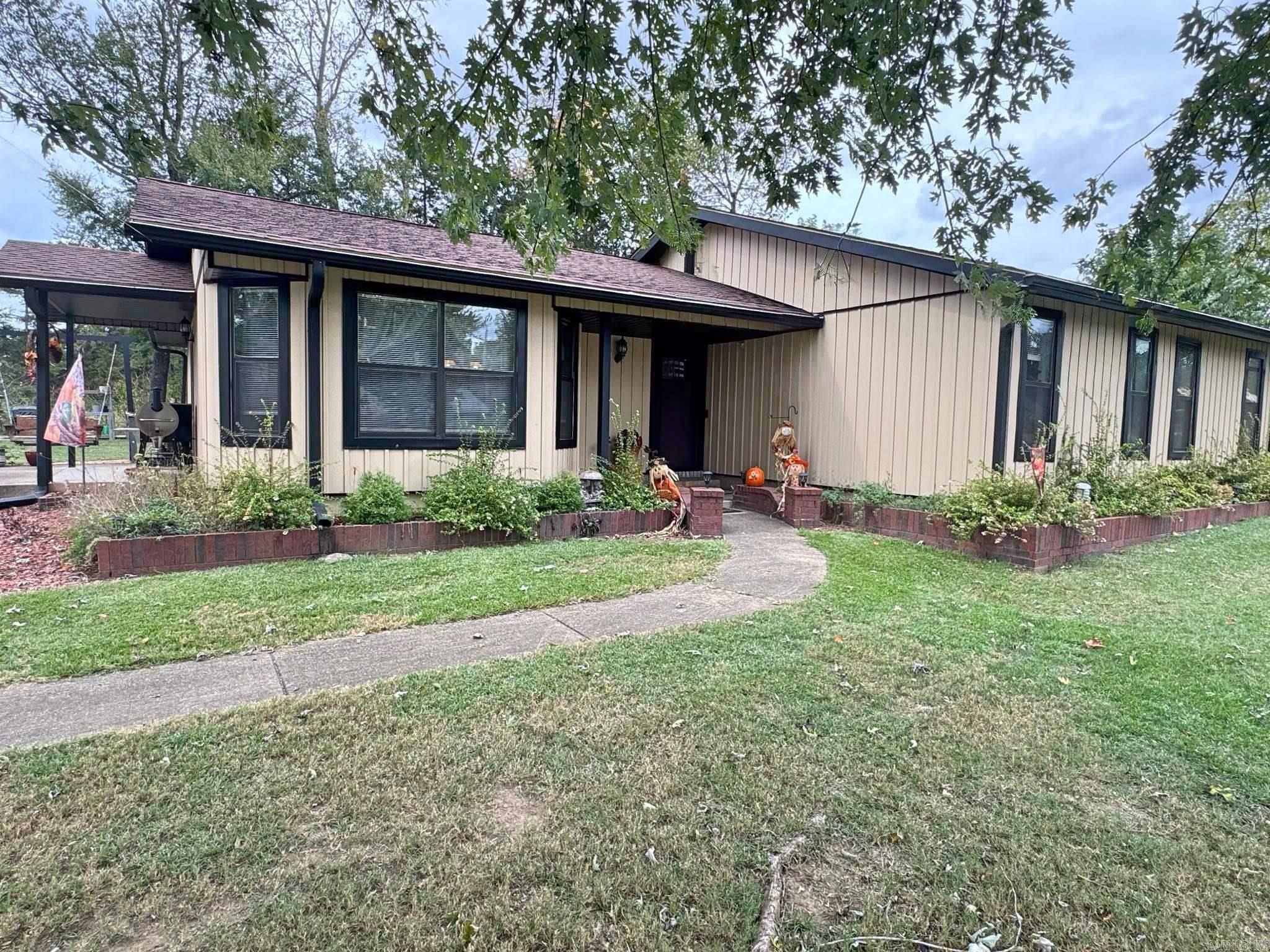 103 S Grover Ave Mountain View, AR 72560