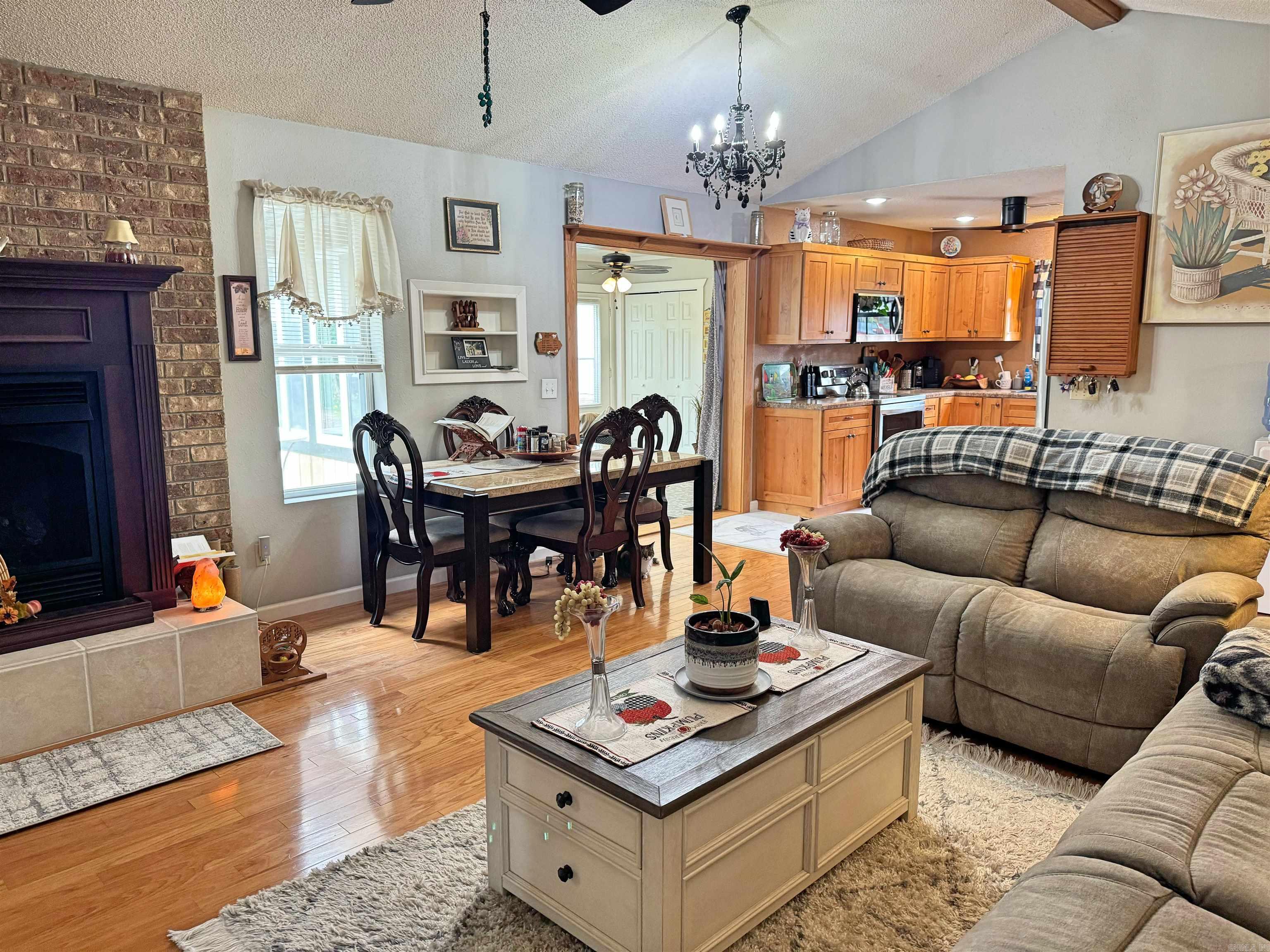 103 S Grover Ave Mountain View, AR 72560