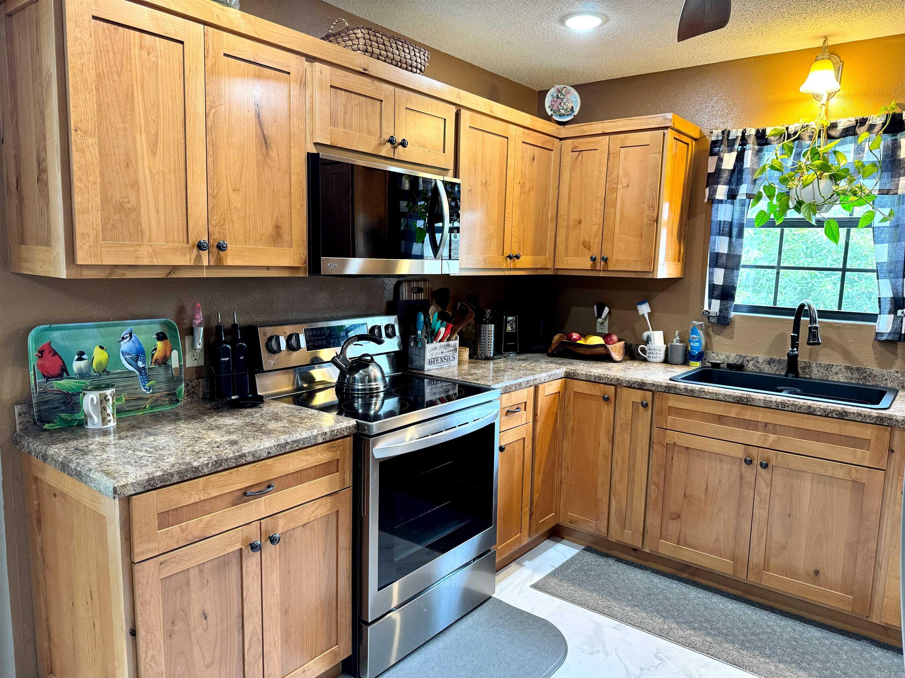 103 S Grover Ave Mountain View, AR 72560