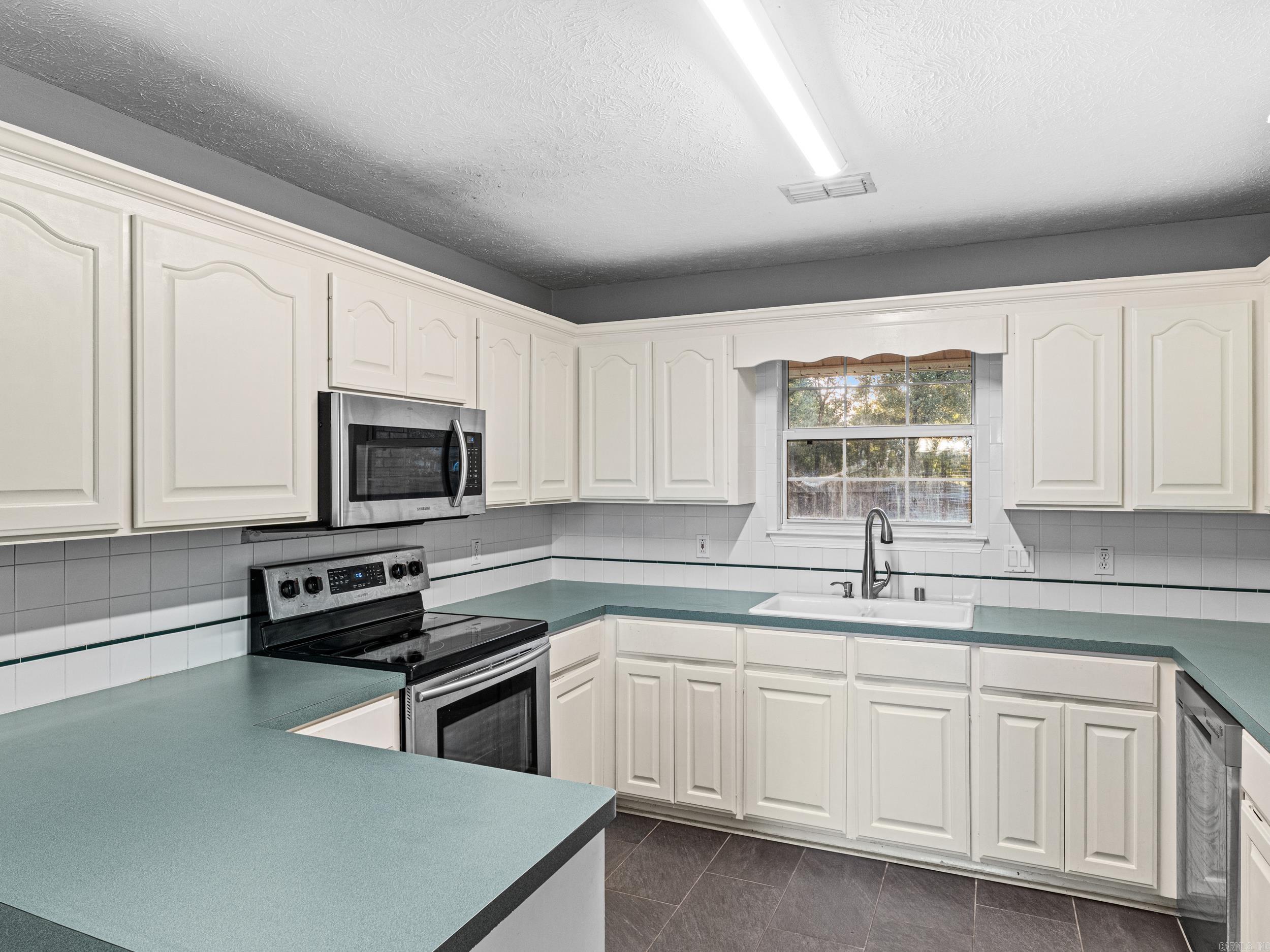 380 Apple Hill  Austin, AR