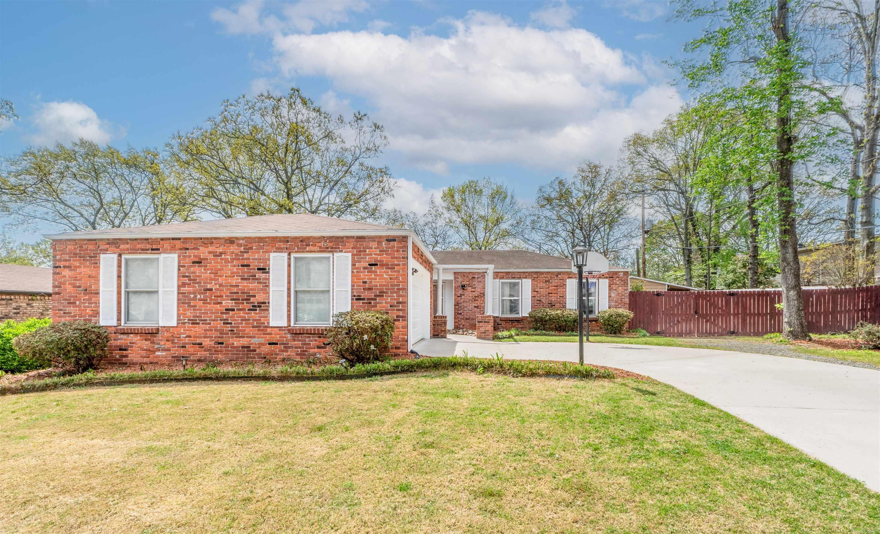 1704 War Eagle  North Little Rock, AR