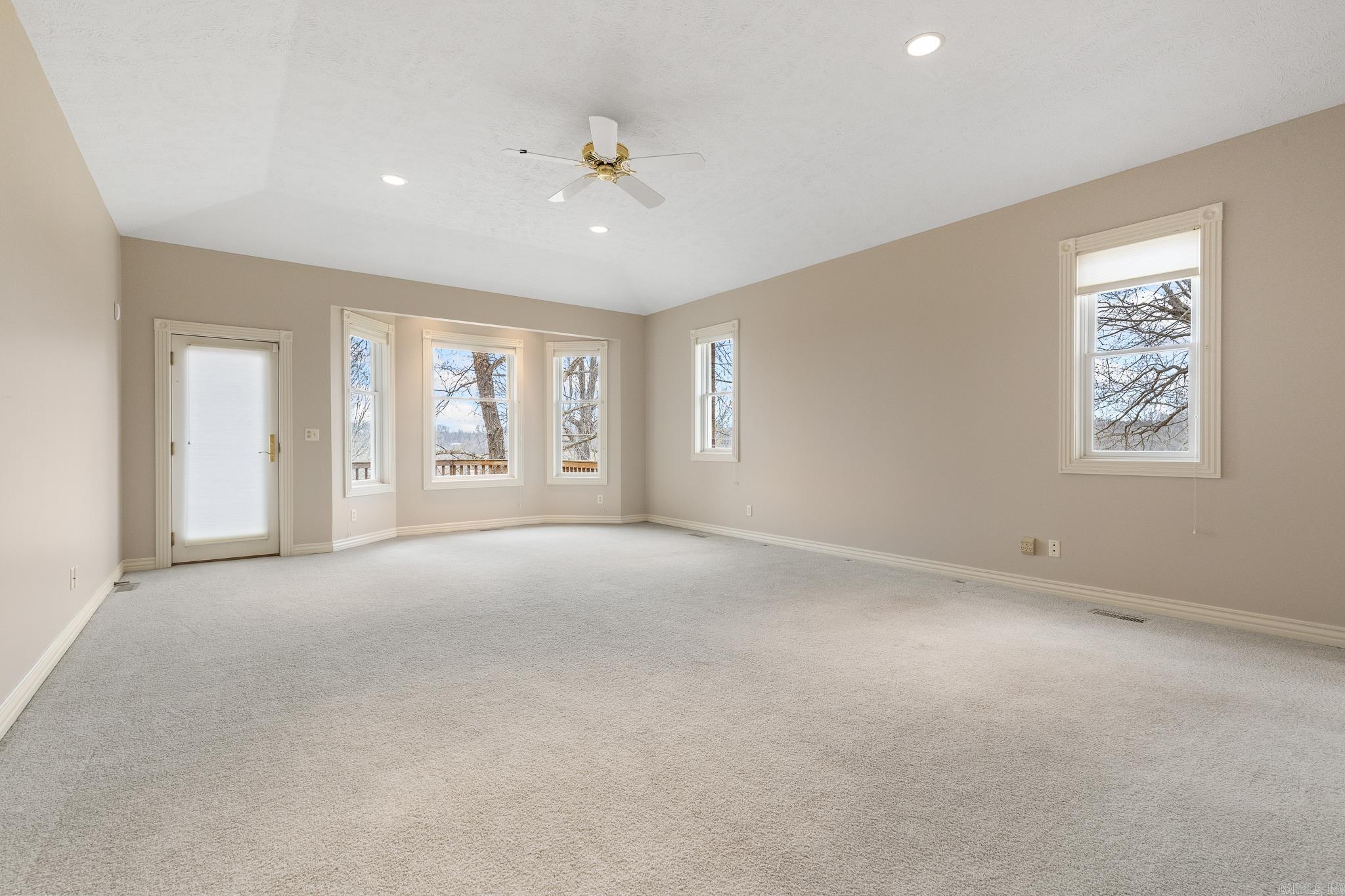 2734 Wolf Springs Road Harrison, AR 72601