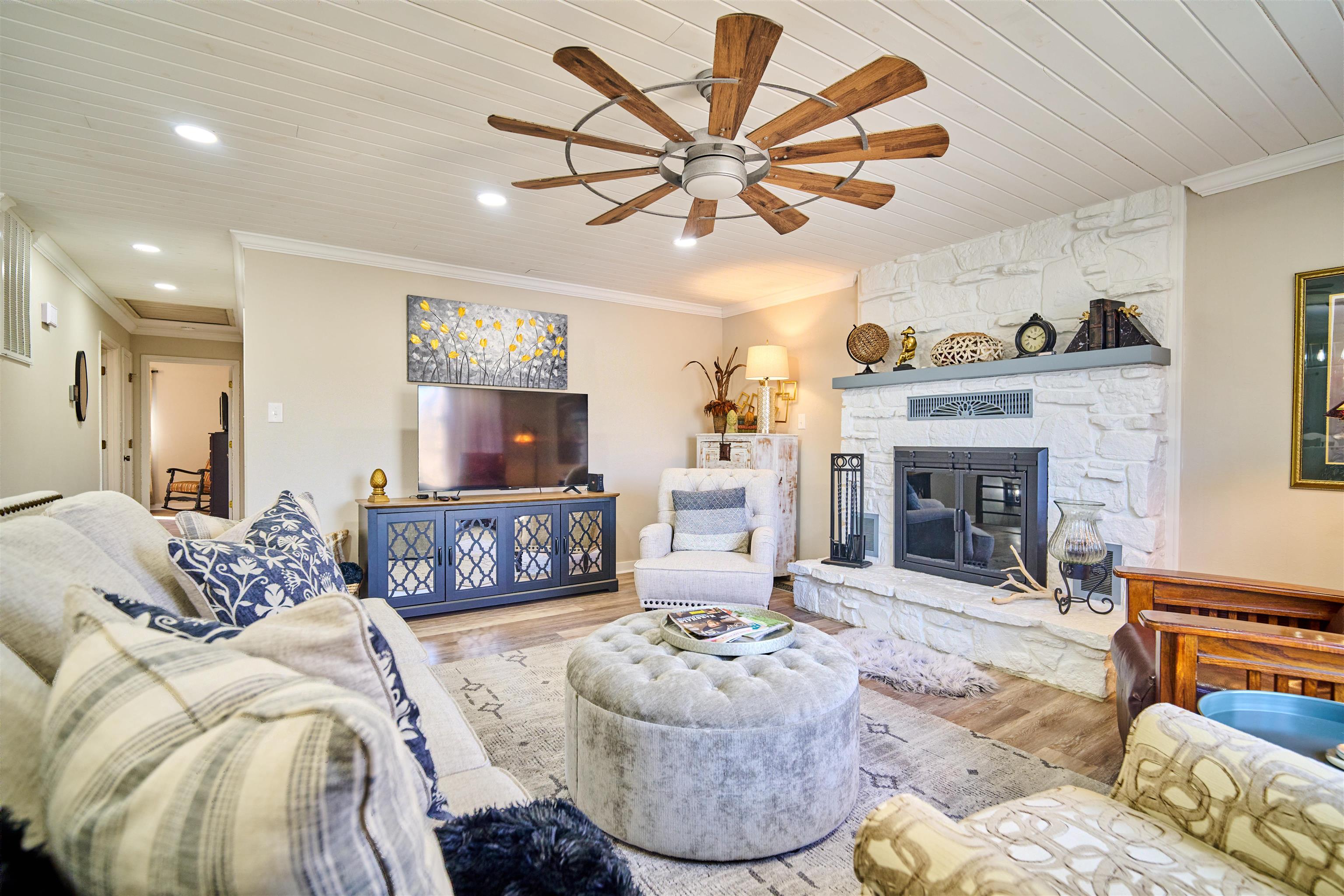 7 Winnebago  Cherokee Village, AR