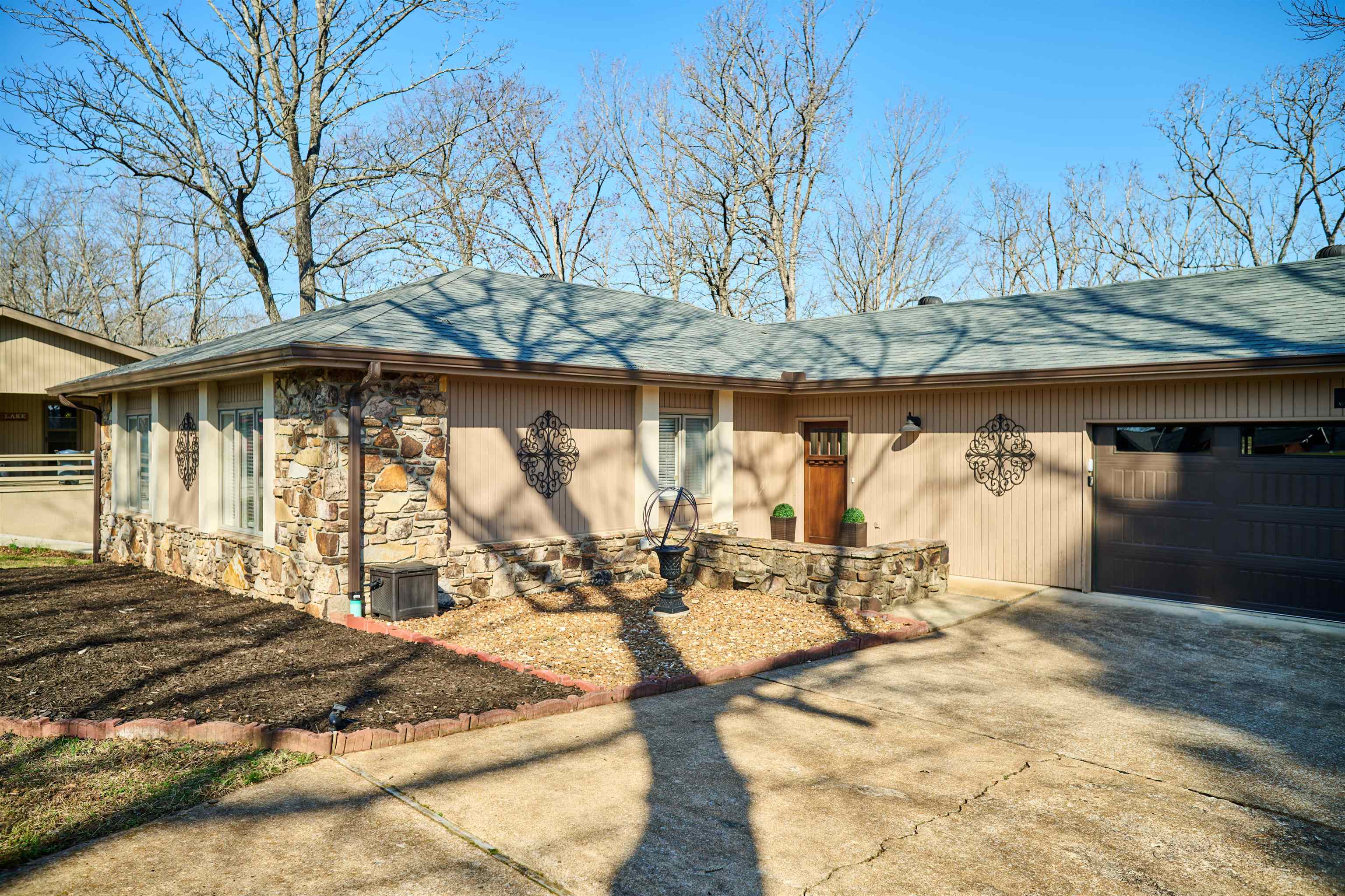 7 Winnebago  Cherokee Village, AR