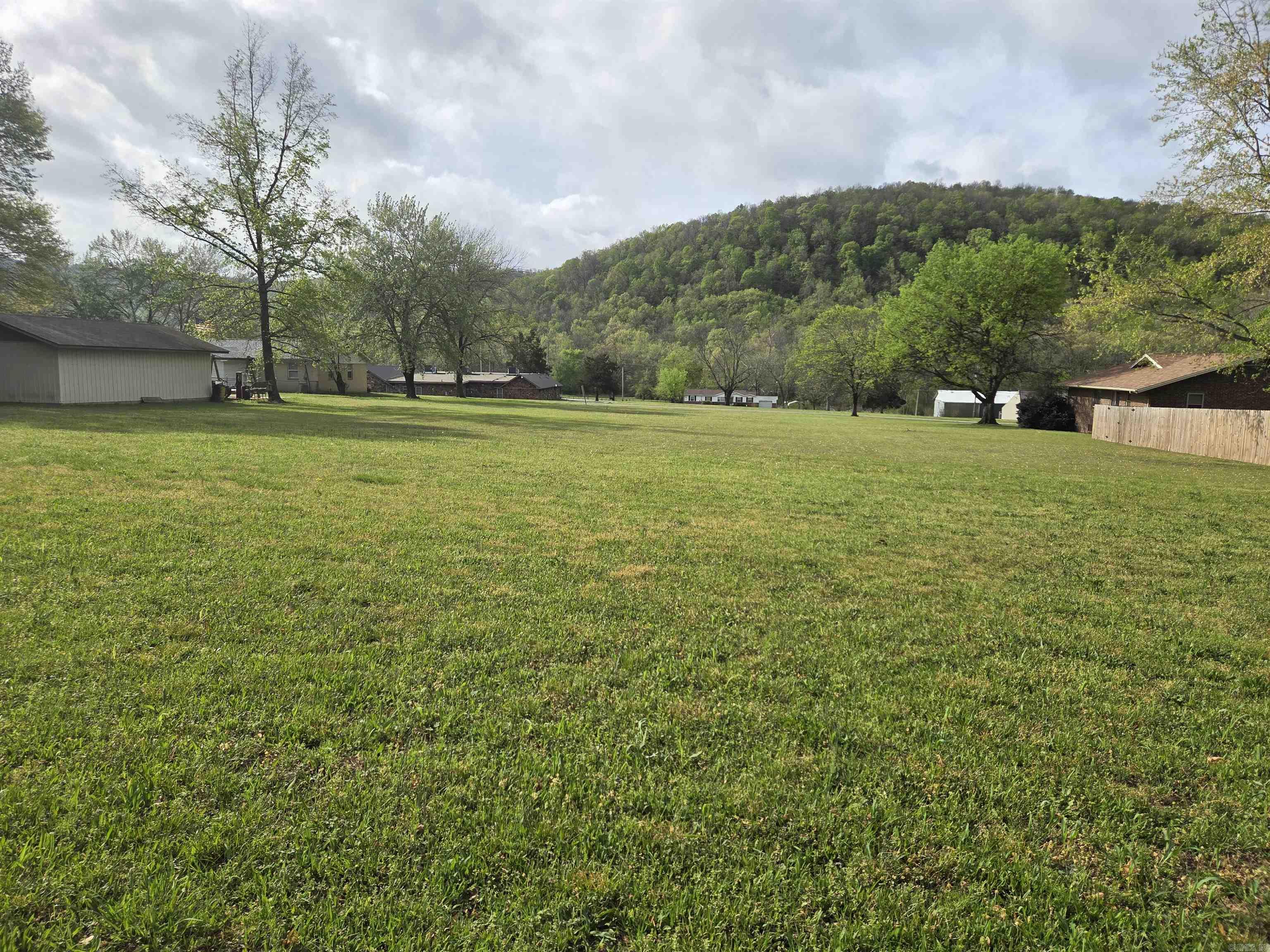 000 Maple  Mountain View, AR