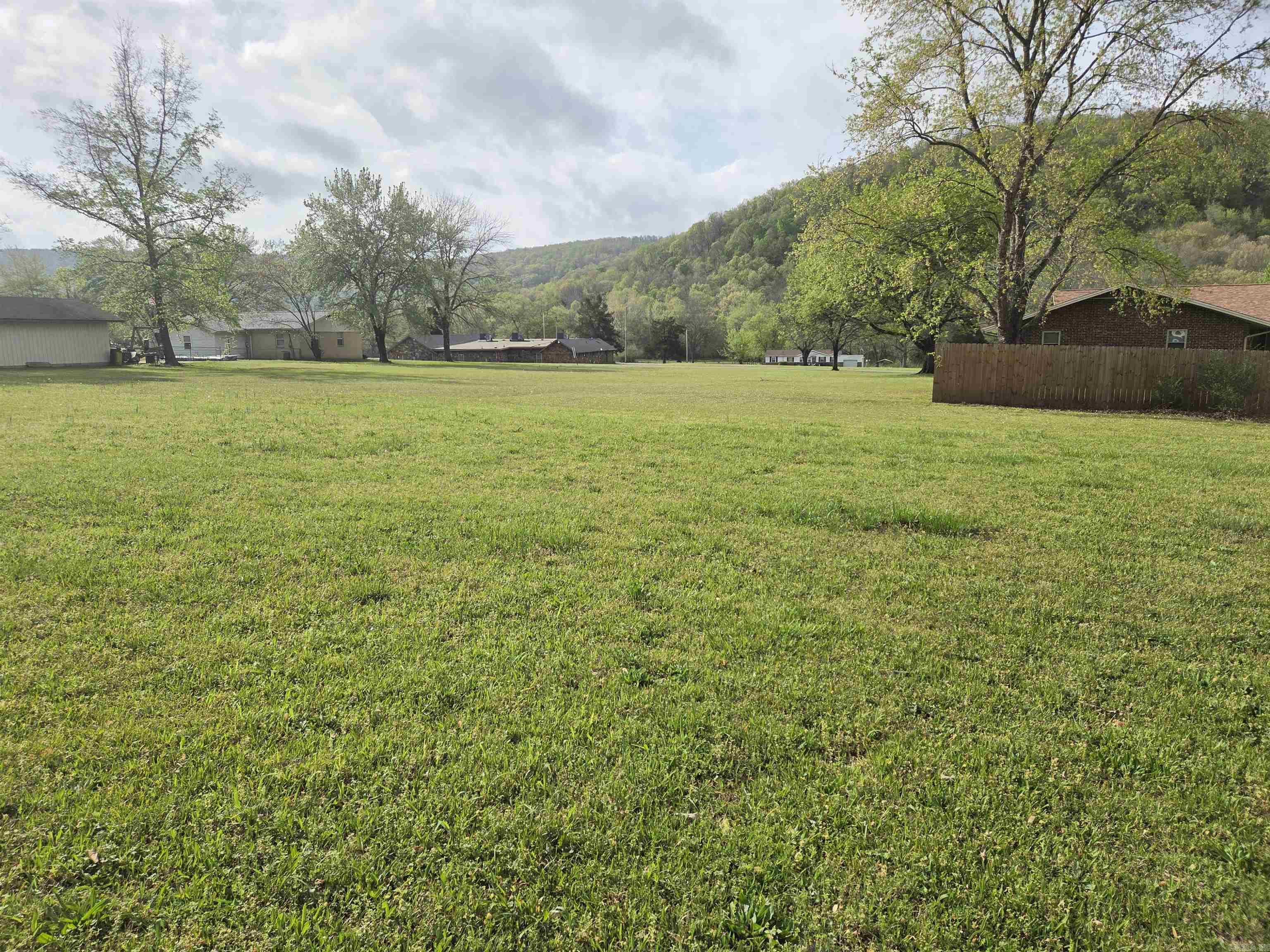 000 Maple  Mountain View, AR