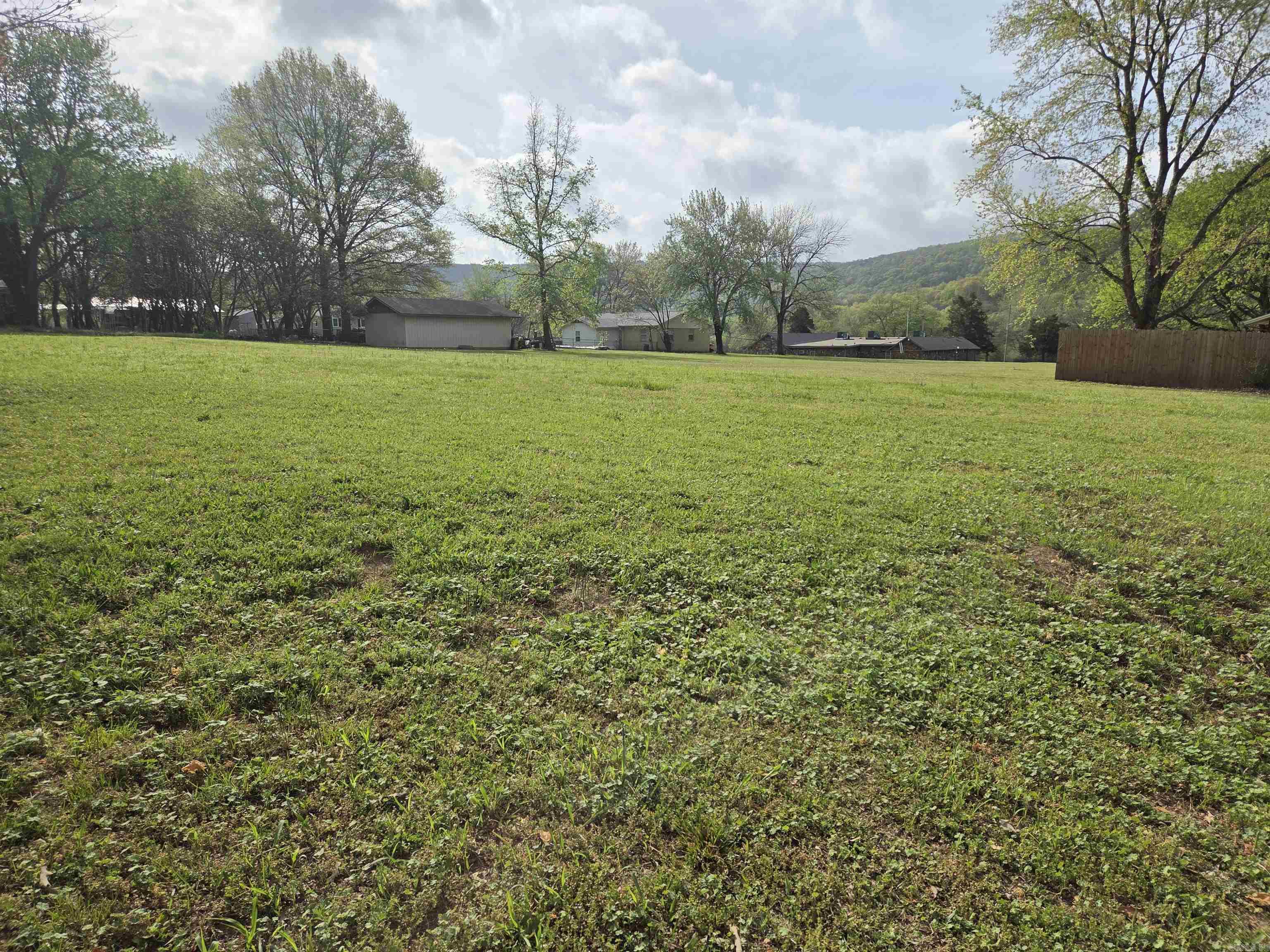 000 Maple  Mountain View, AR