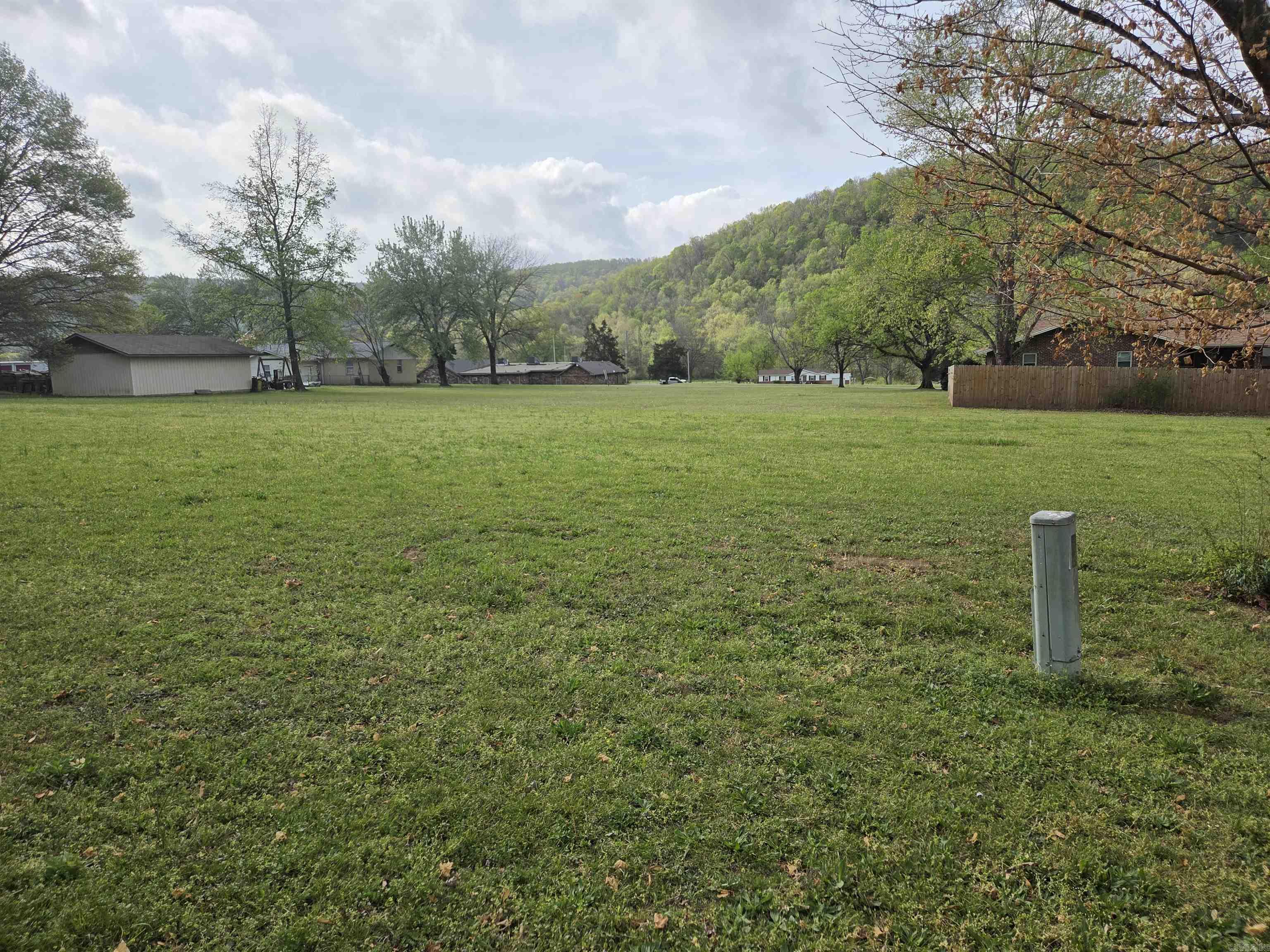 000 Maple  Mountain View, AR