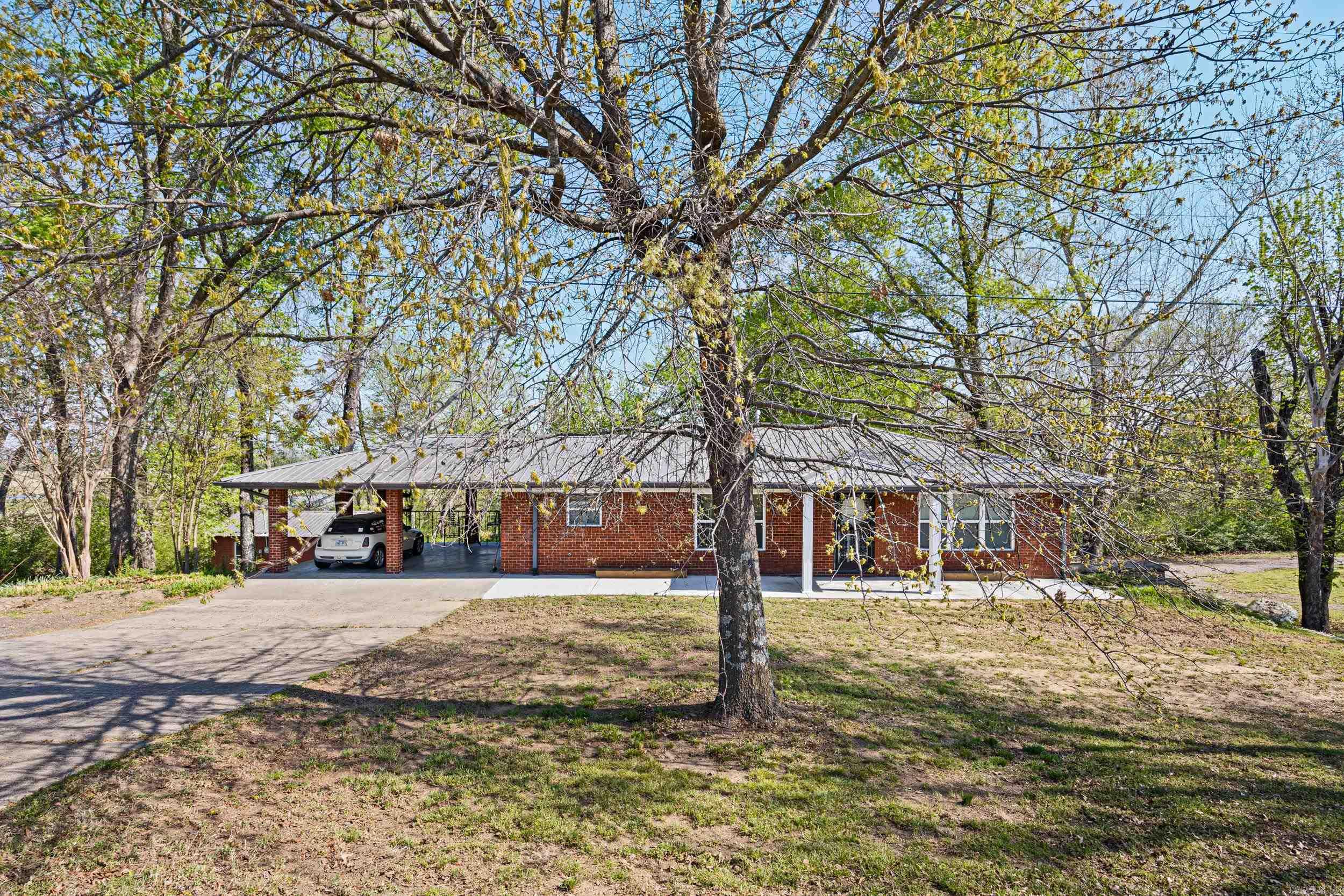 52 W Parish  Subiaco, AR