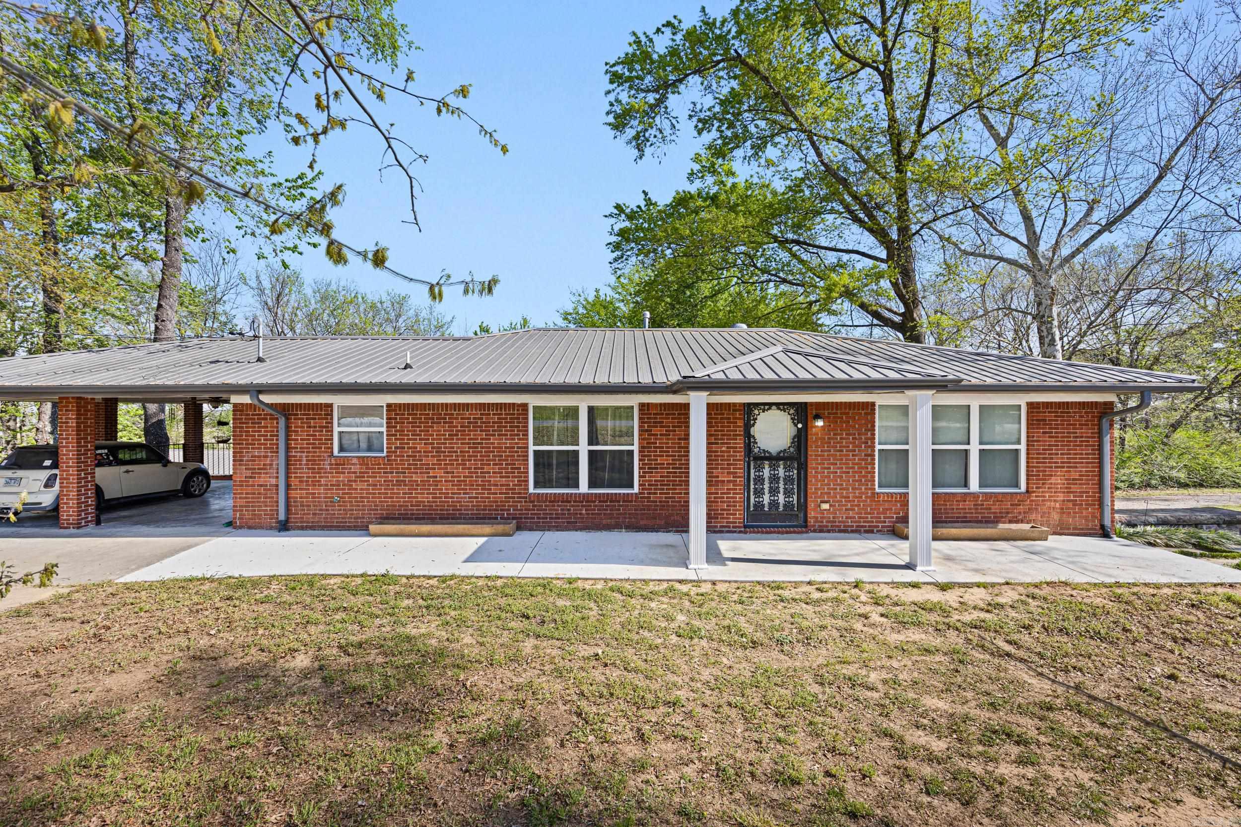 52 W Parish  Subiaco, AR