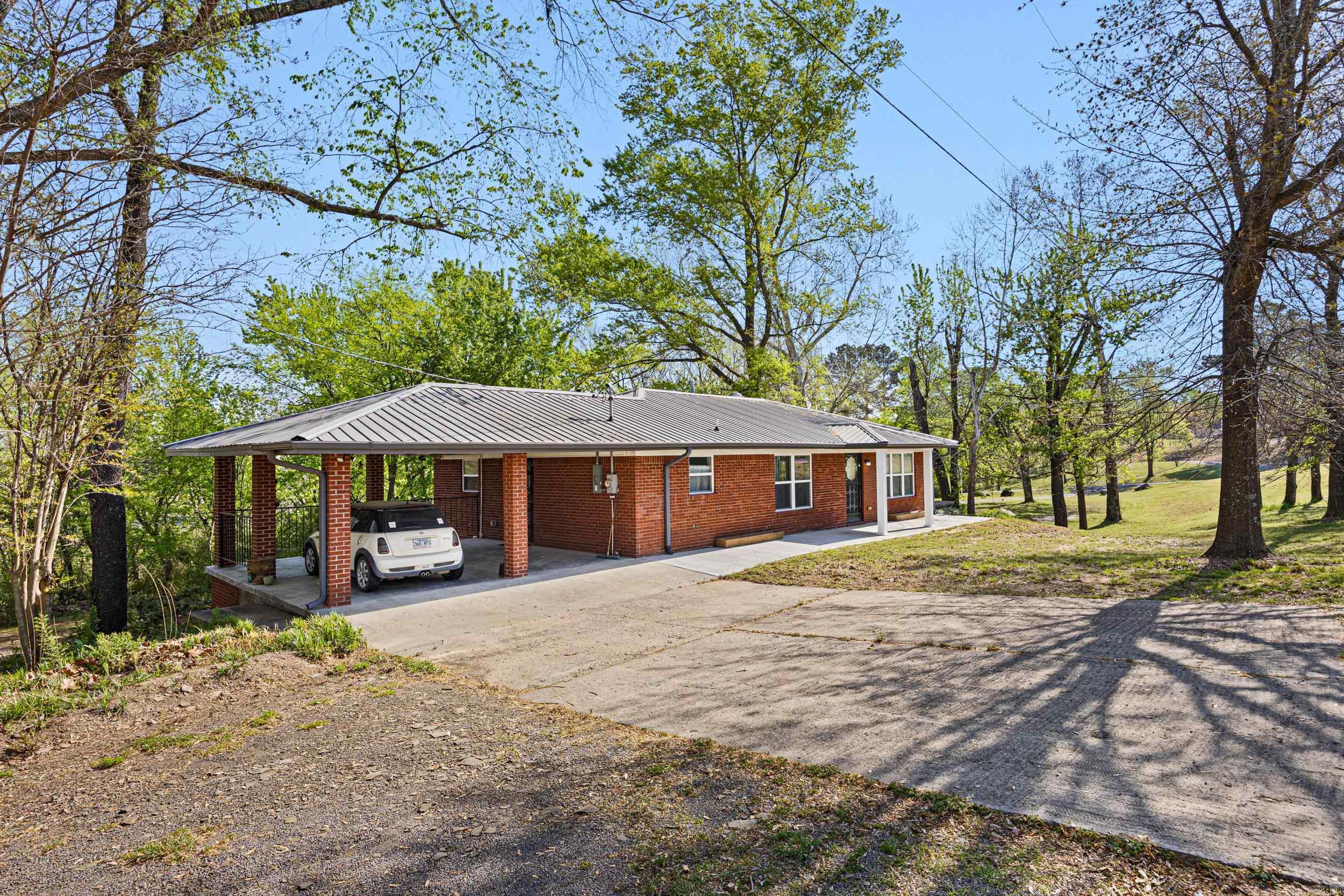 52 W Parish  Subiaco, AR