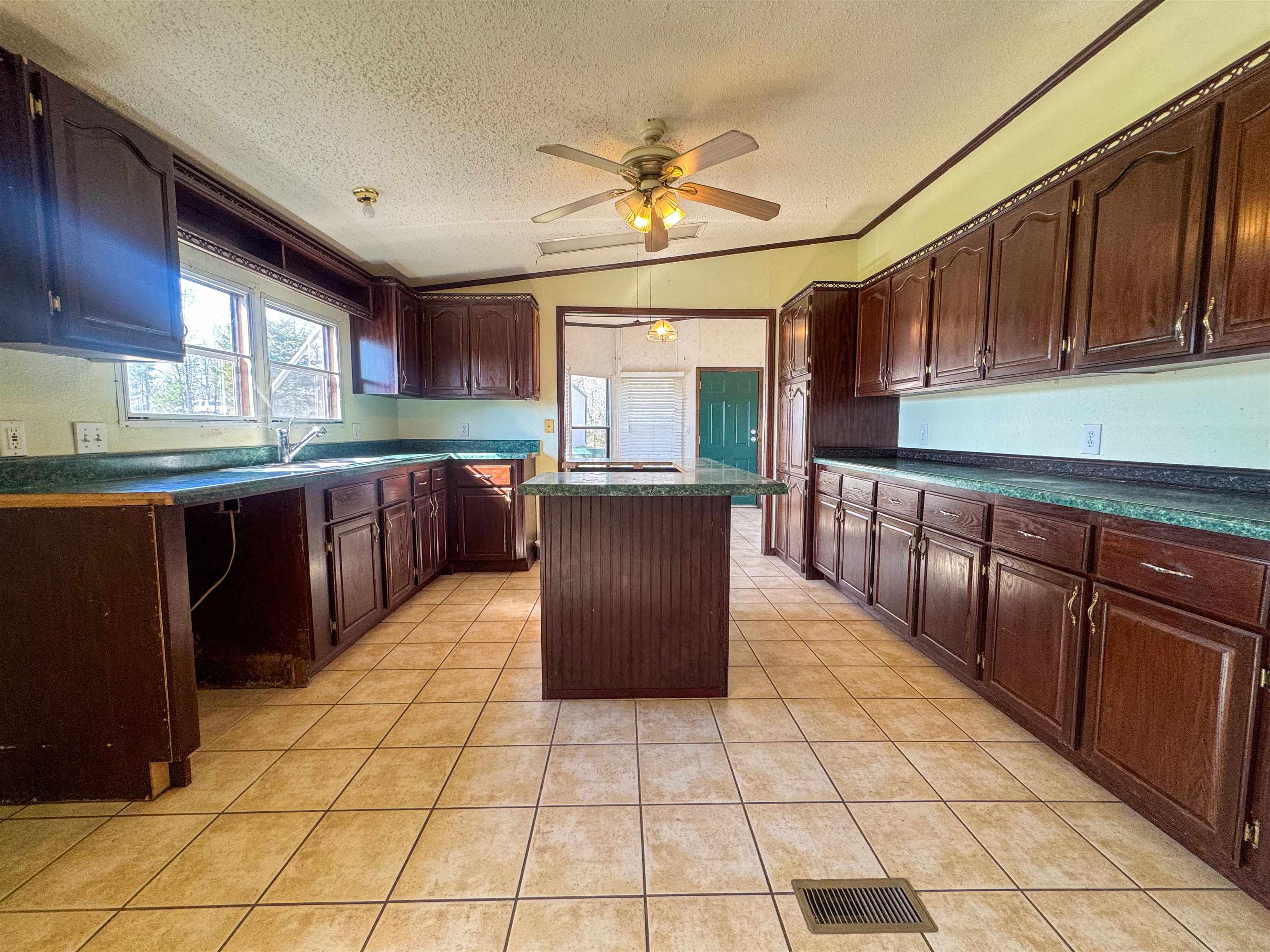 1334 Annette  Mountain View, AR