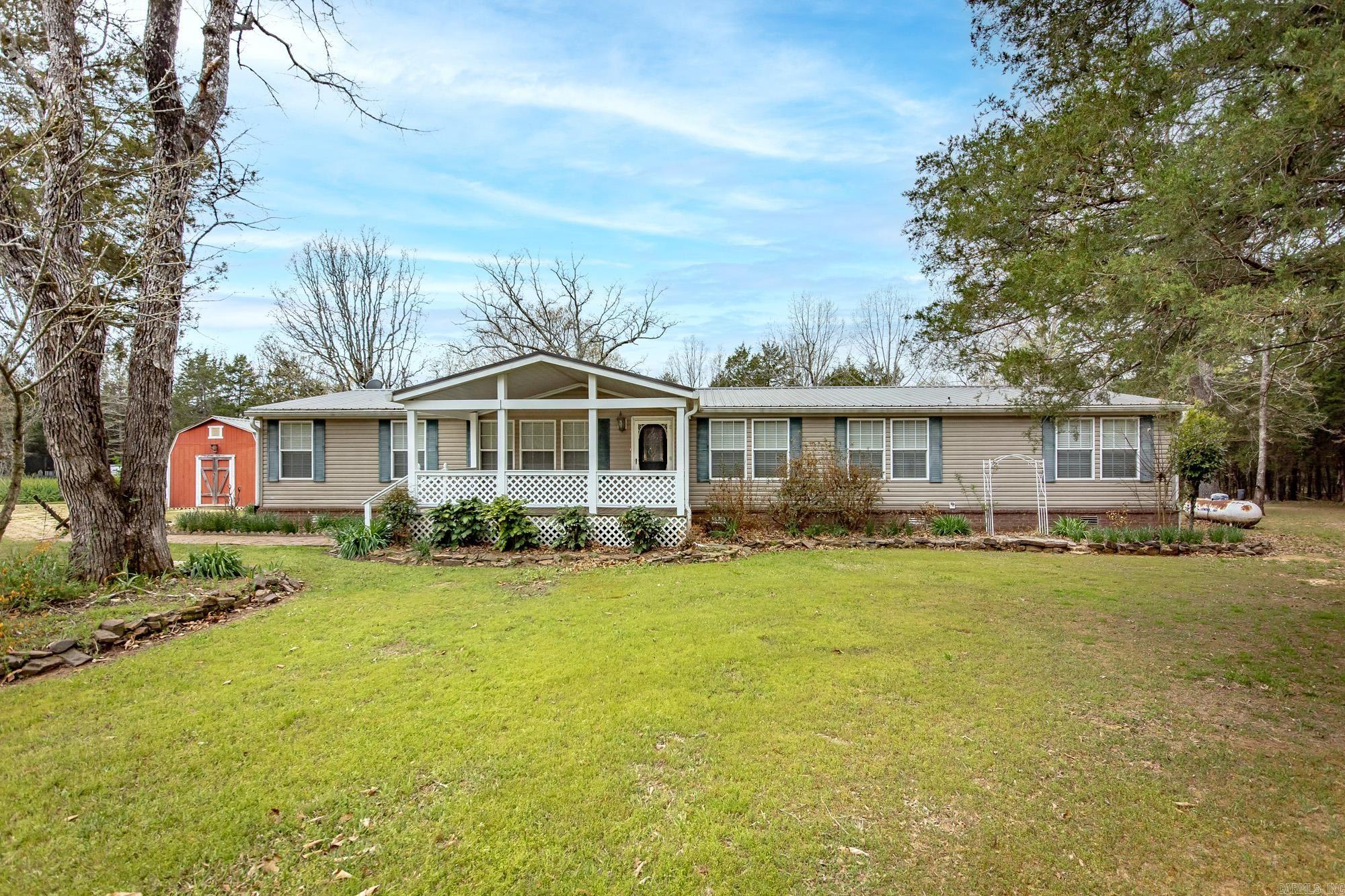 103 N Skyview  Romance, AR