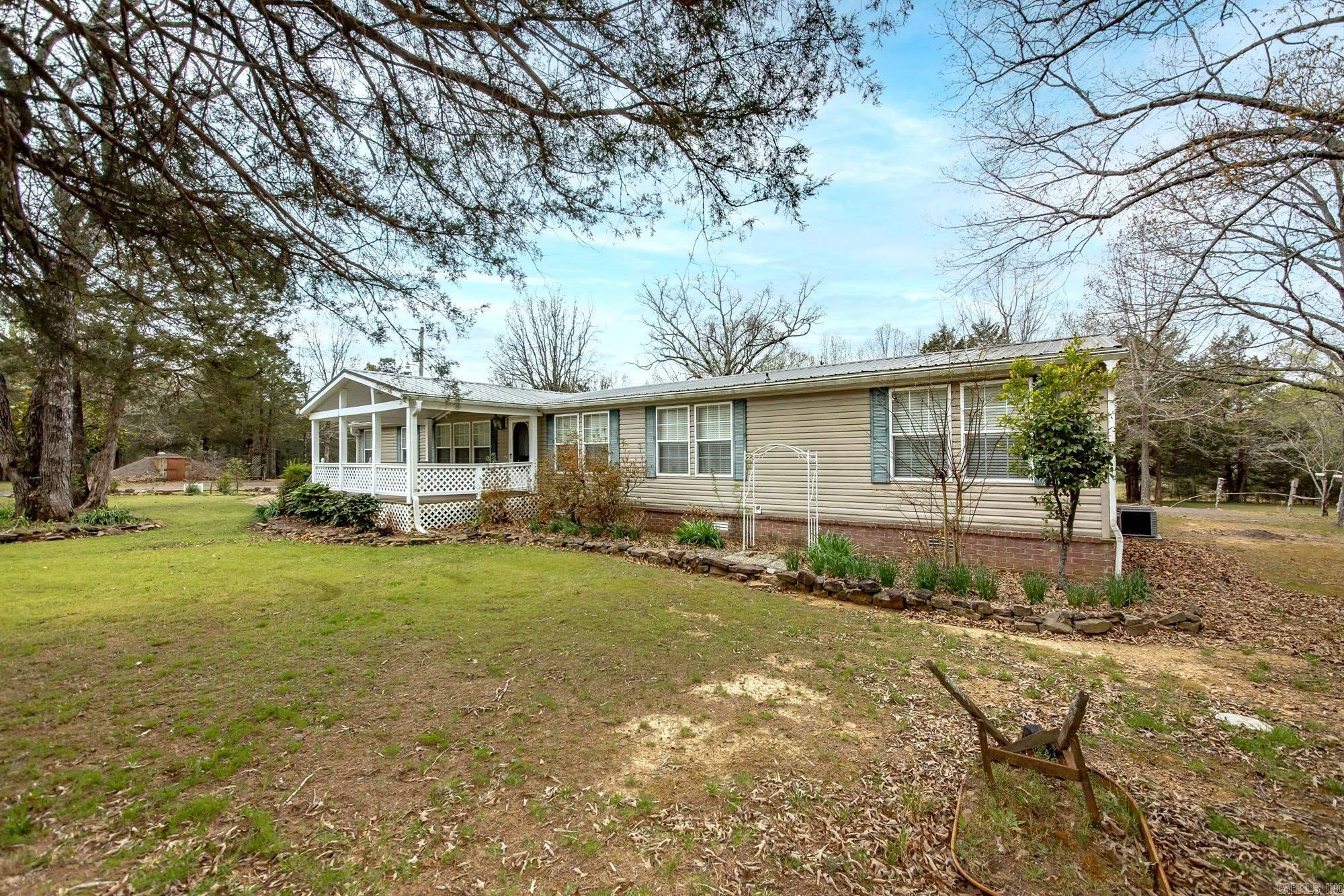103 N Skyview  Romance, AR