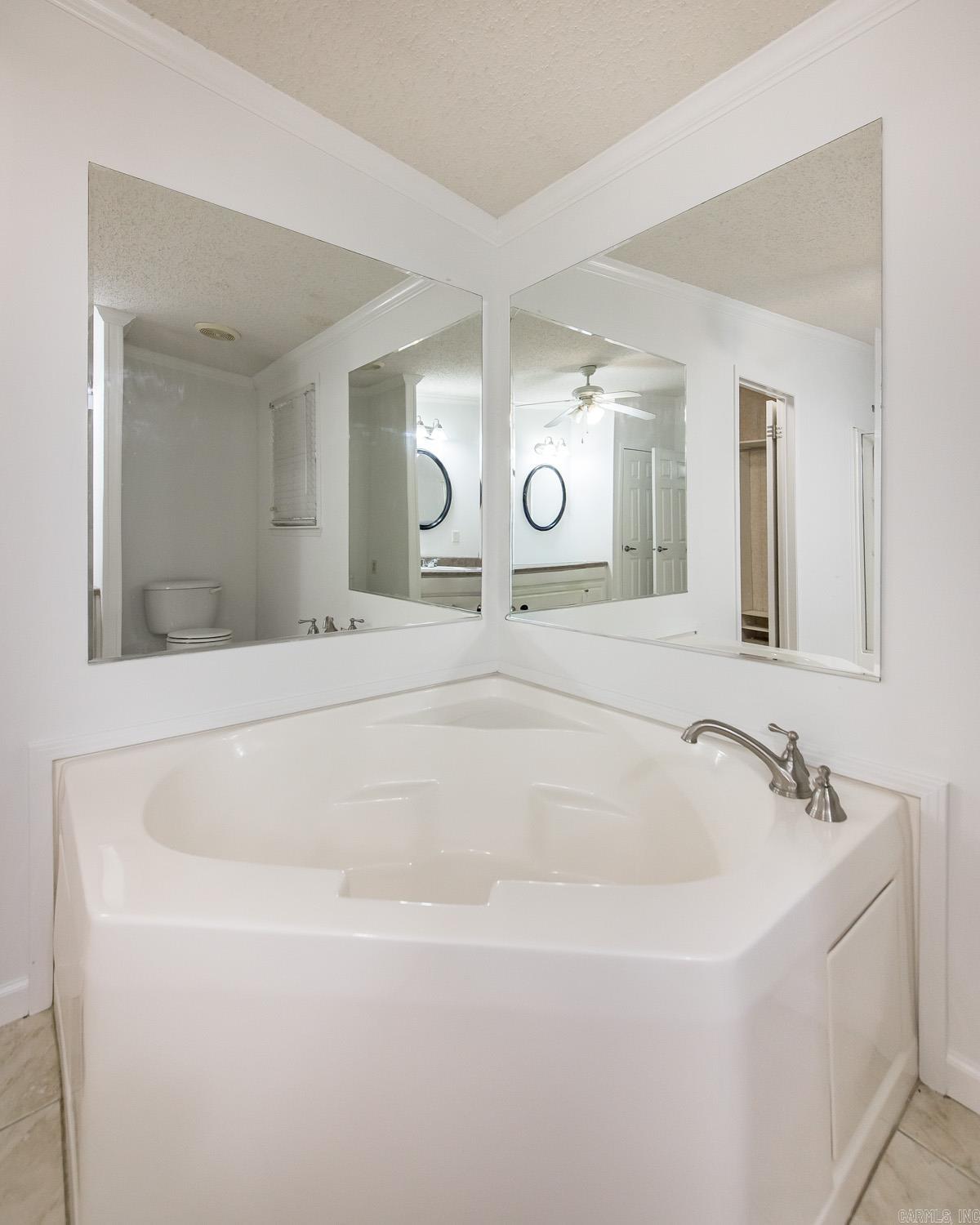 103 N Skyview  Romance, AR