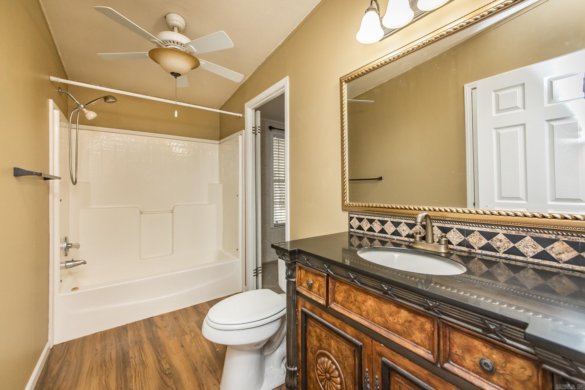 103 N Skyview  Romance, AR