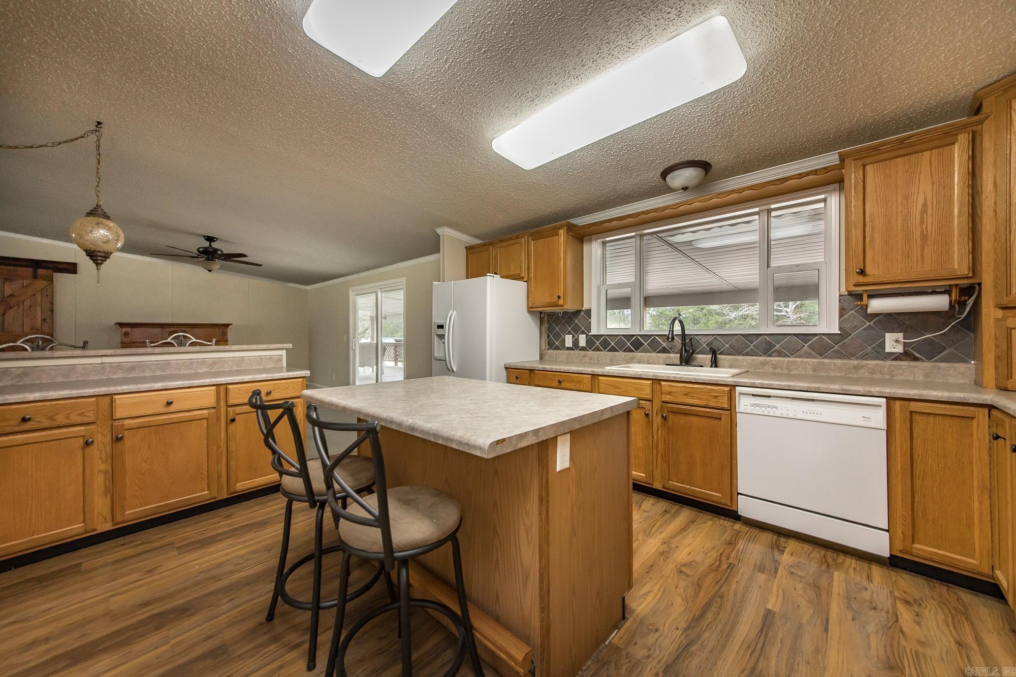 103 N Skyview  Romance, AR