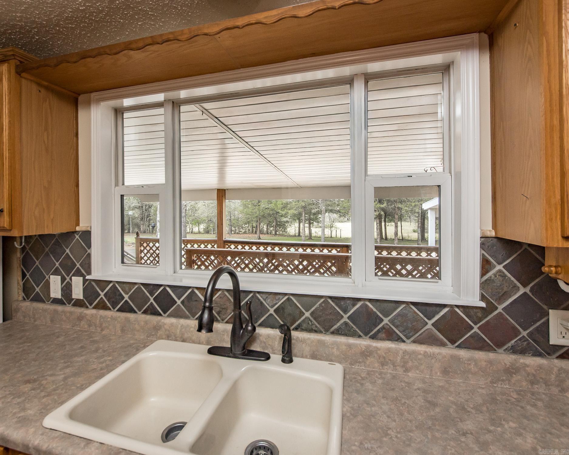 103 N Skyview  Romance, AR