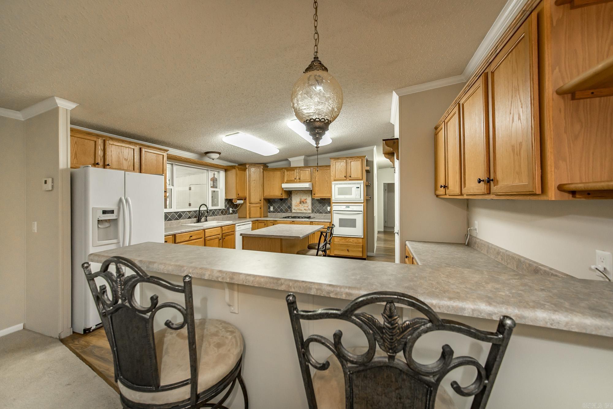 103 N Skyview  Romance, AR