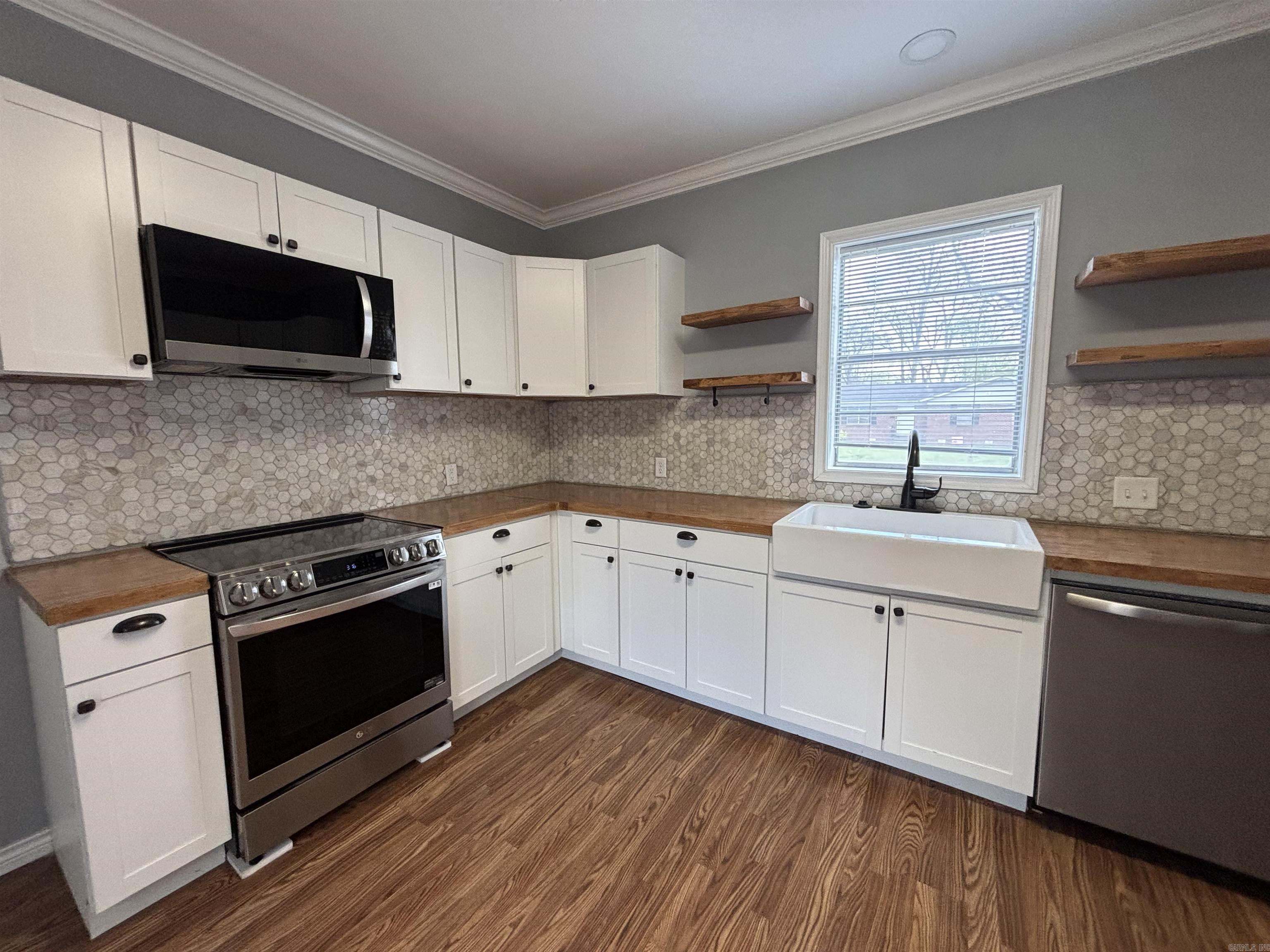 220 College St  Lonoke, AR