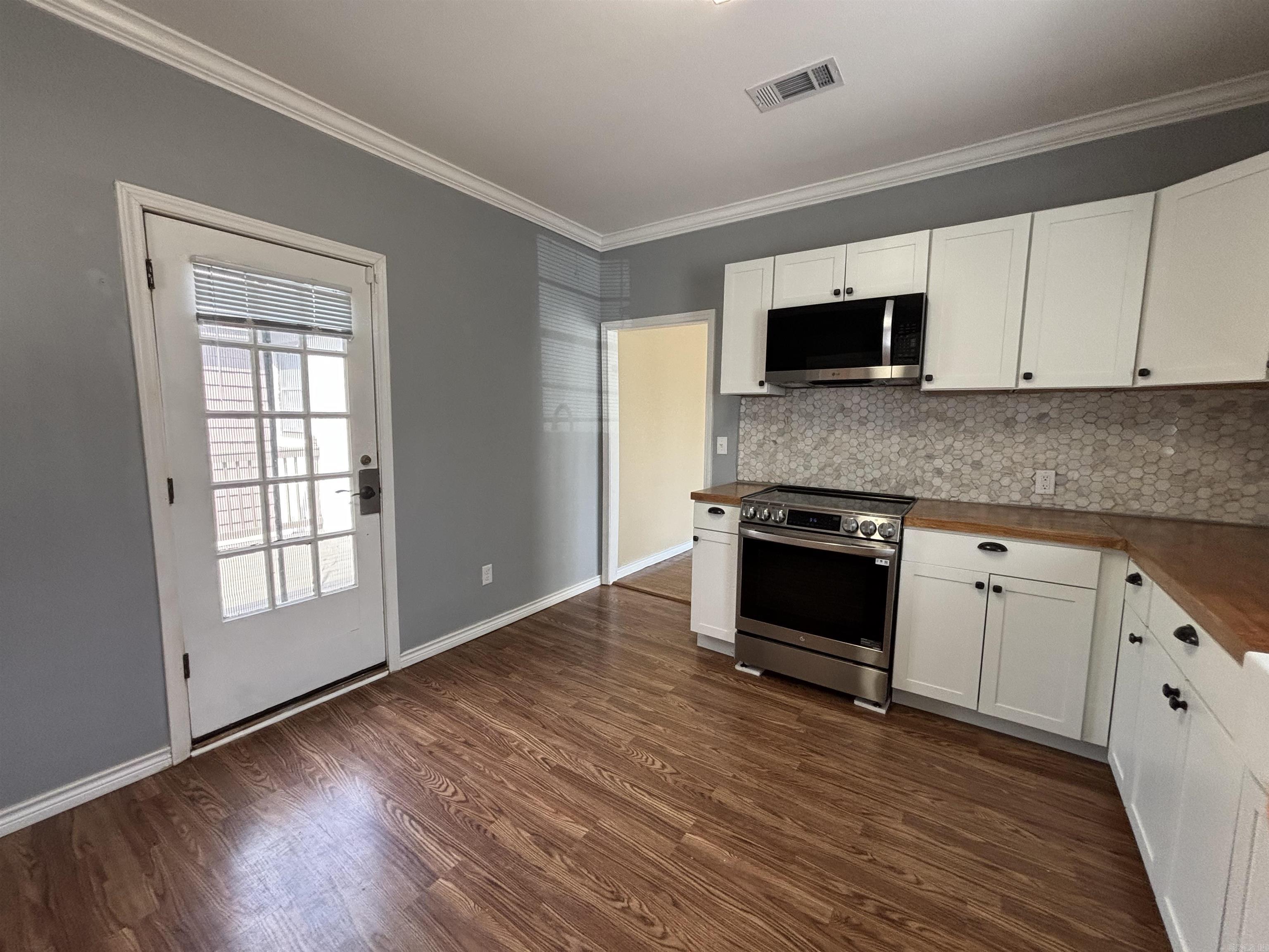 220 College St  Lonoke, AR