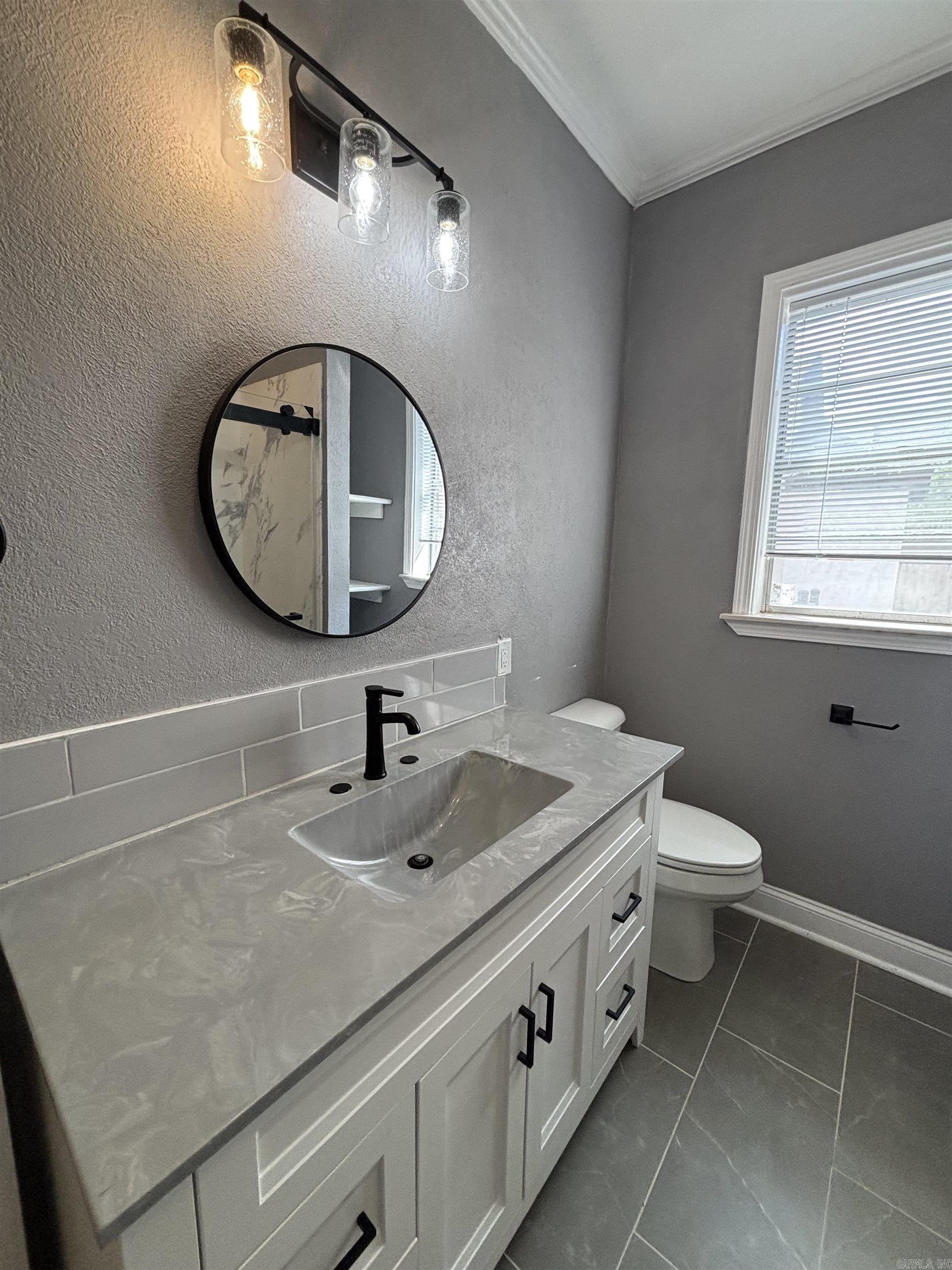 220 College St  Lonoke, AR