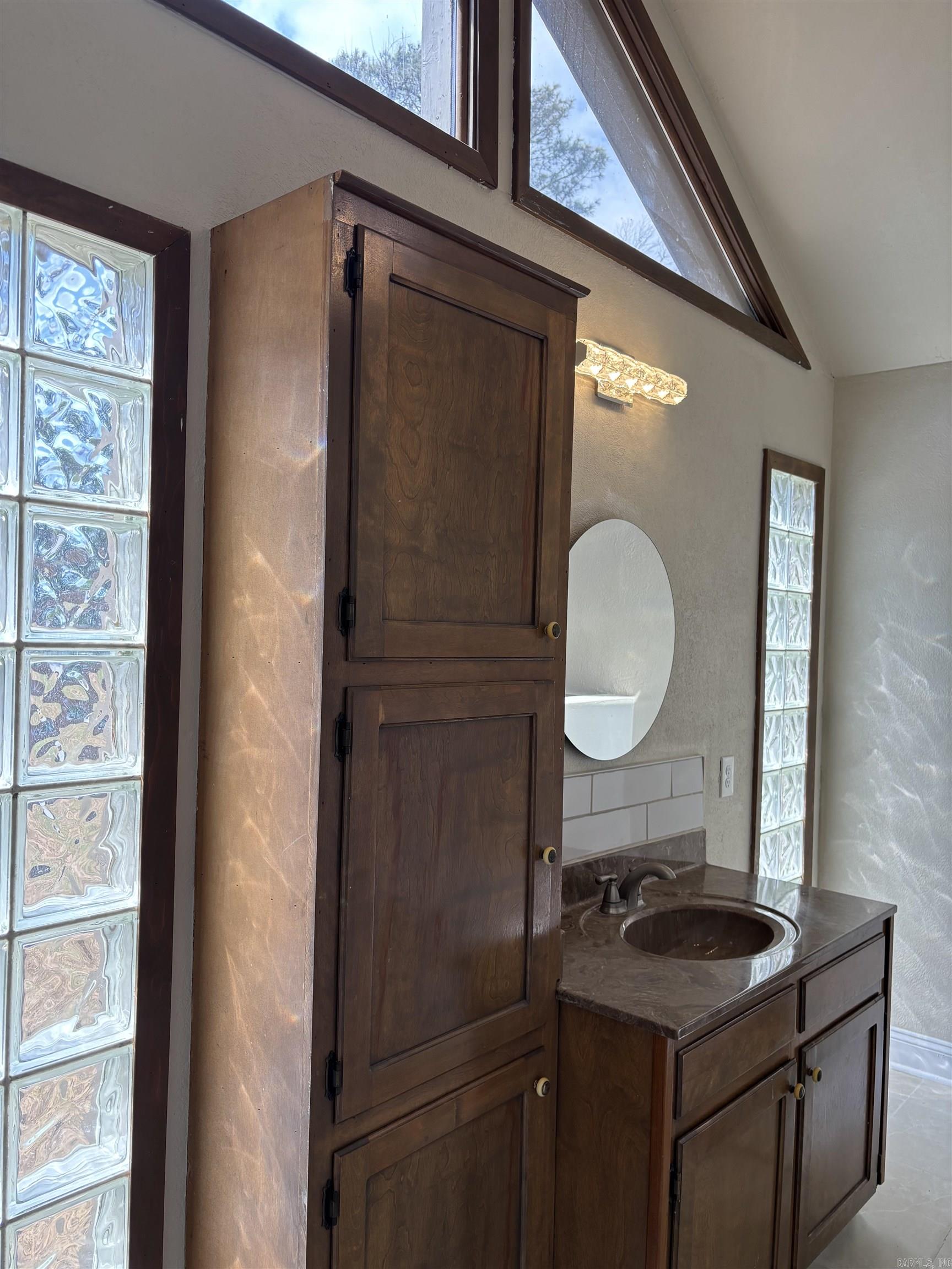 220 College St  Lonoke, AR